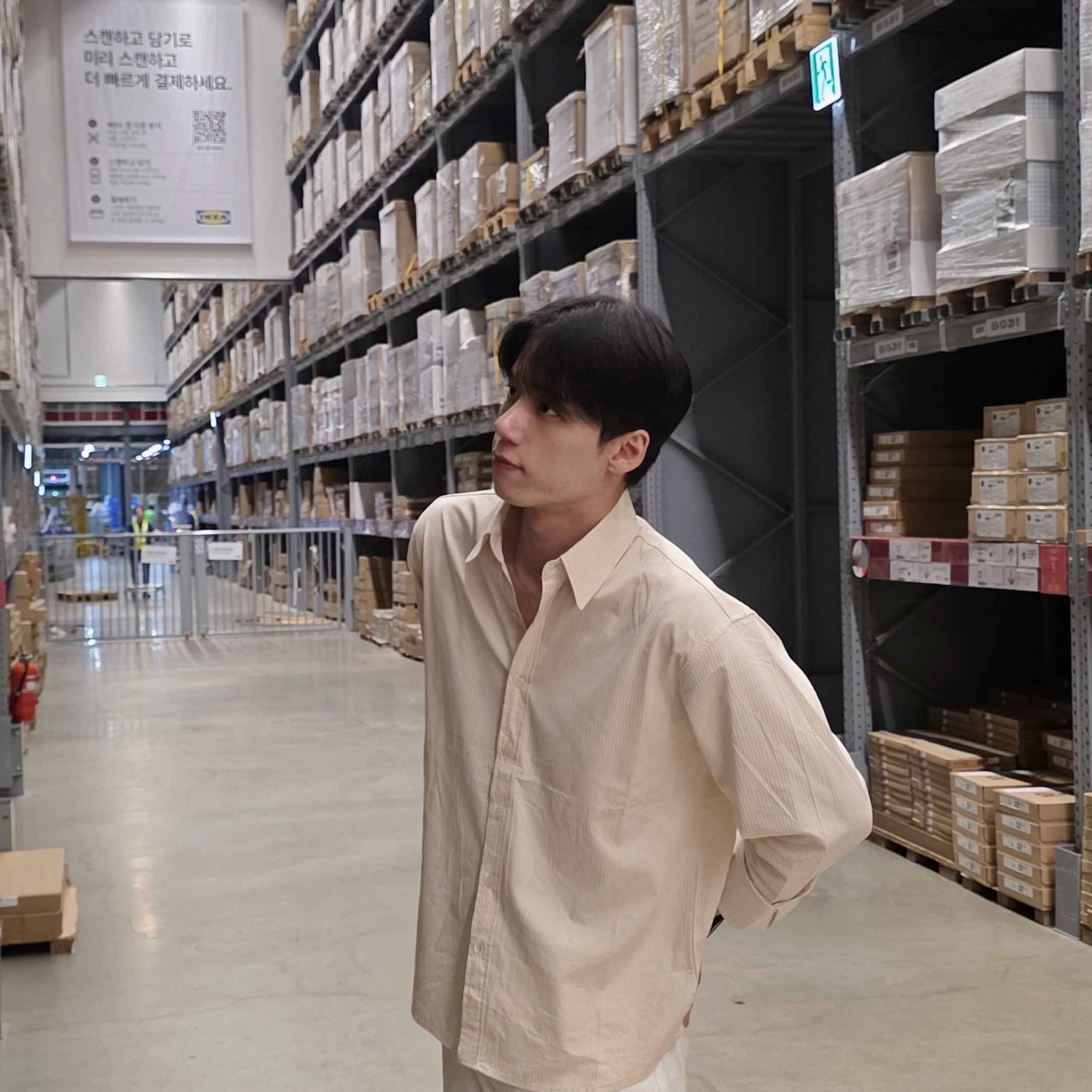 AMOU Solid Stripe Bio Shirts Cream, AMOU Solid Stripe Bio Shirts Indigo Pink 착용 스타일 - 2