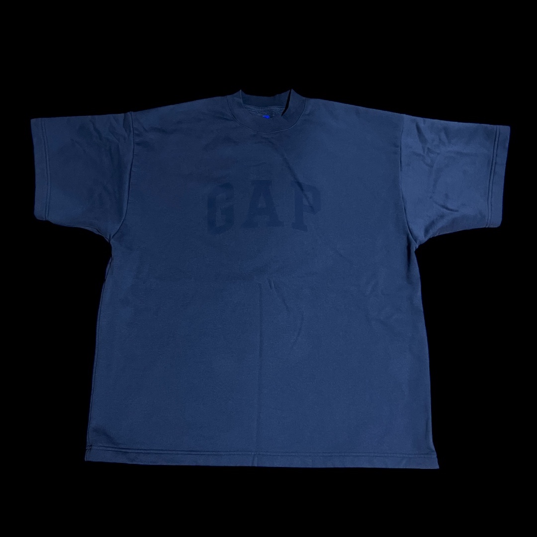 Yeezy Gap Engineered By Balenciaga Dove Padded Heavy Fleece T-Shirt Black 착용 스타일 - 1