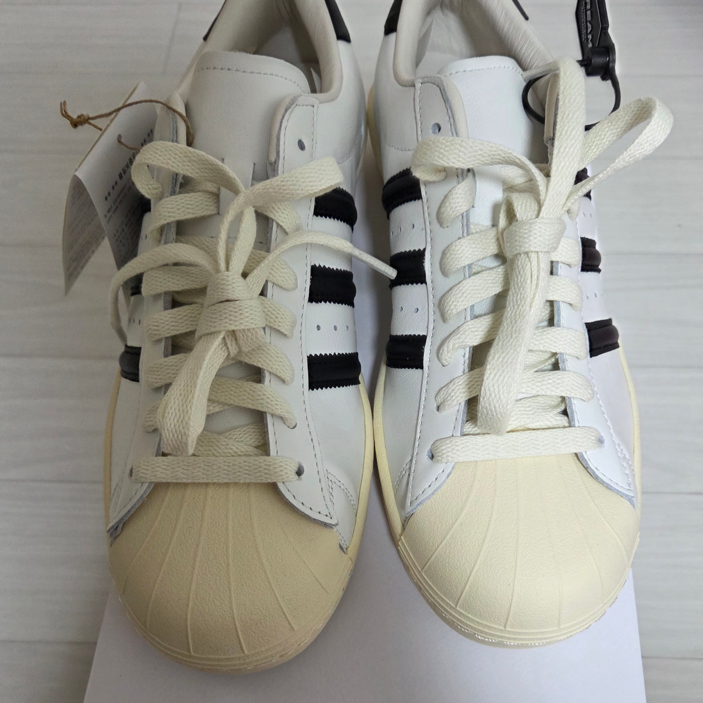 Adidas Superstar Vintage Made in Germany Core White Core Black 착용 스타일
