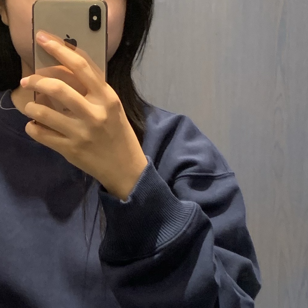 YESEYESEE C-Logo L/S Navy 착용 스타일