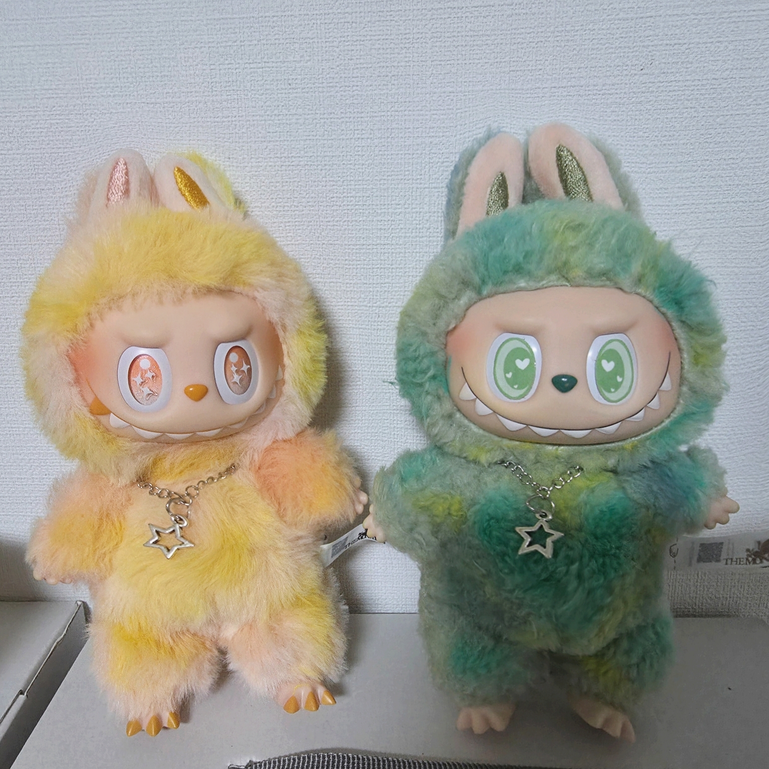 Pop Mart Labubu Hide and Seek In Singapore Series Vinyl Plush Pendant, Pop Mart The Monsters Labubu Tasty Macarons Series Sealed Case (1 Blind Box) 착용 스타일