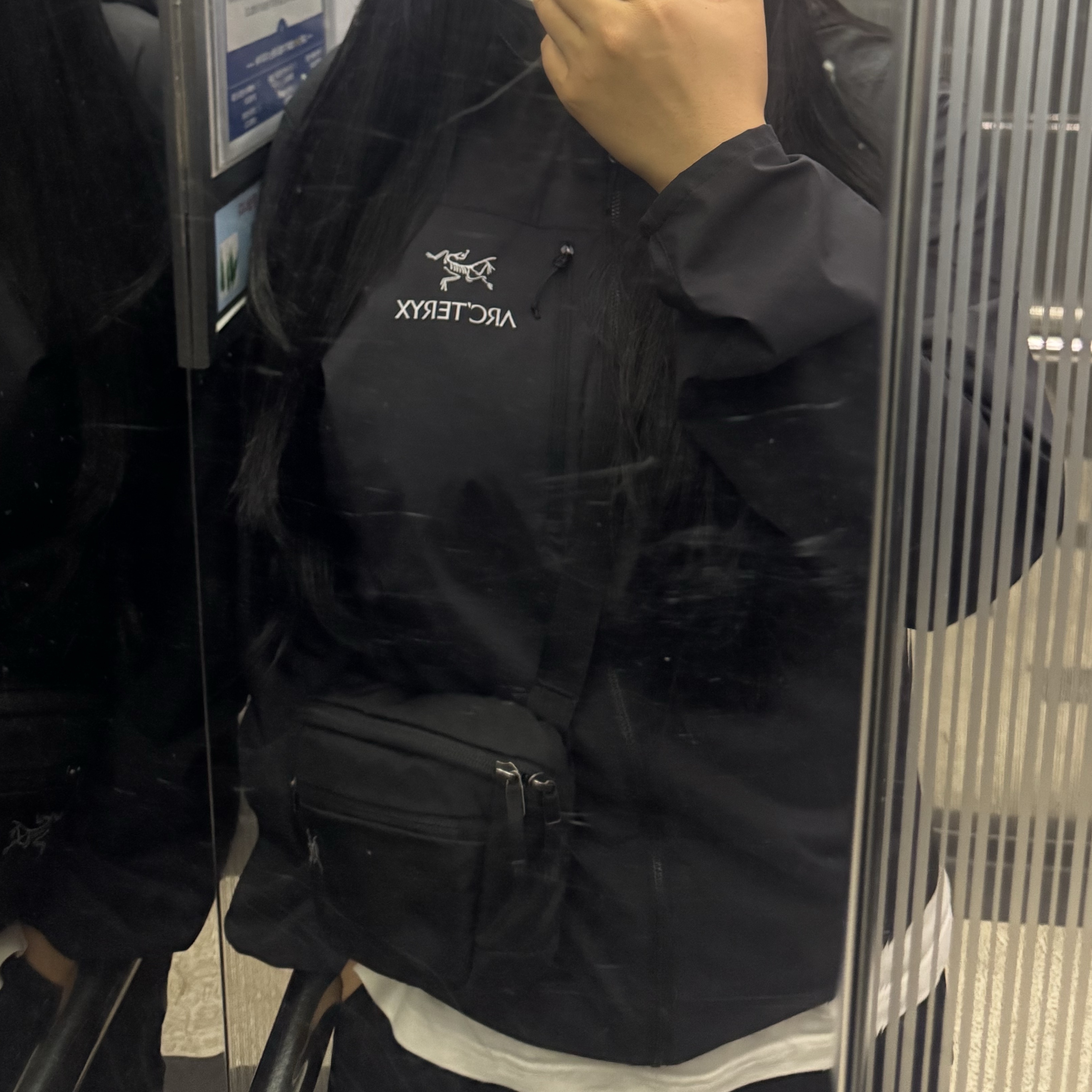 Arc'teryx Squamish Hoody Black, Arc'teryx Mantis 1 Waistpack Black 착용 스타일