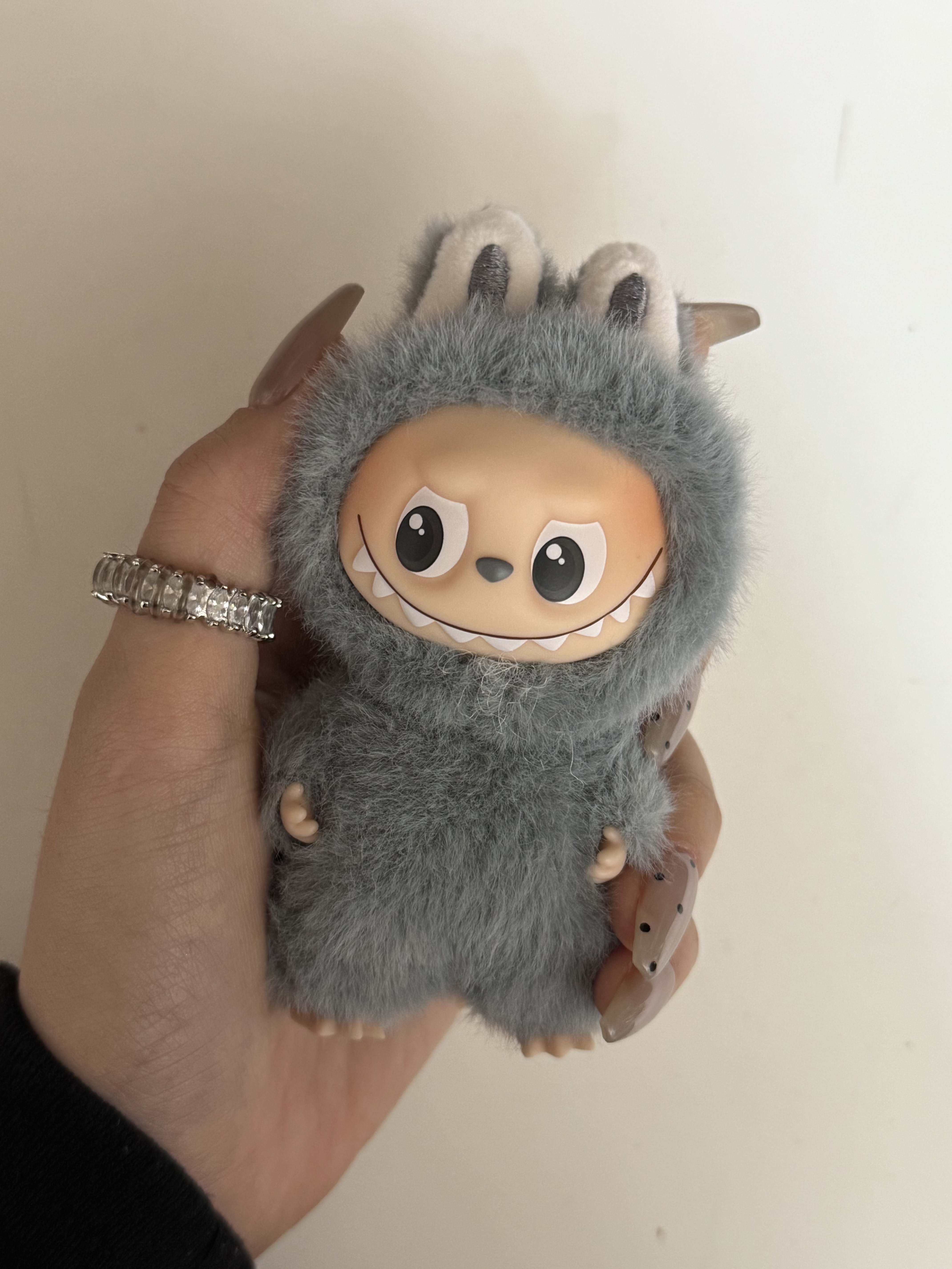 Pop Mart Labubu The Monsters Pin For Love Series Vinyl Plush Pendant (N-Z) W (Opened Case) 착용 스타일