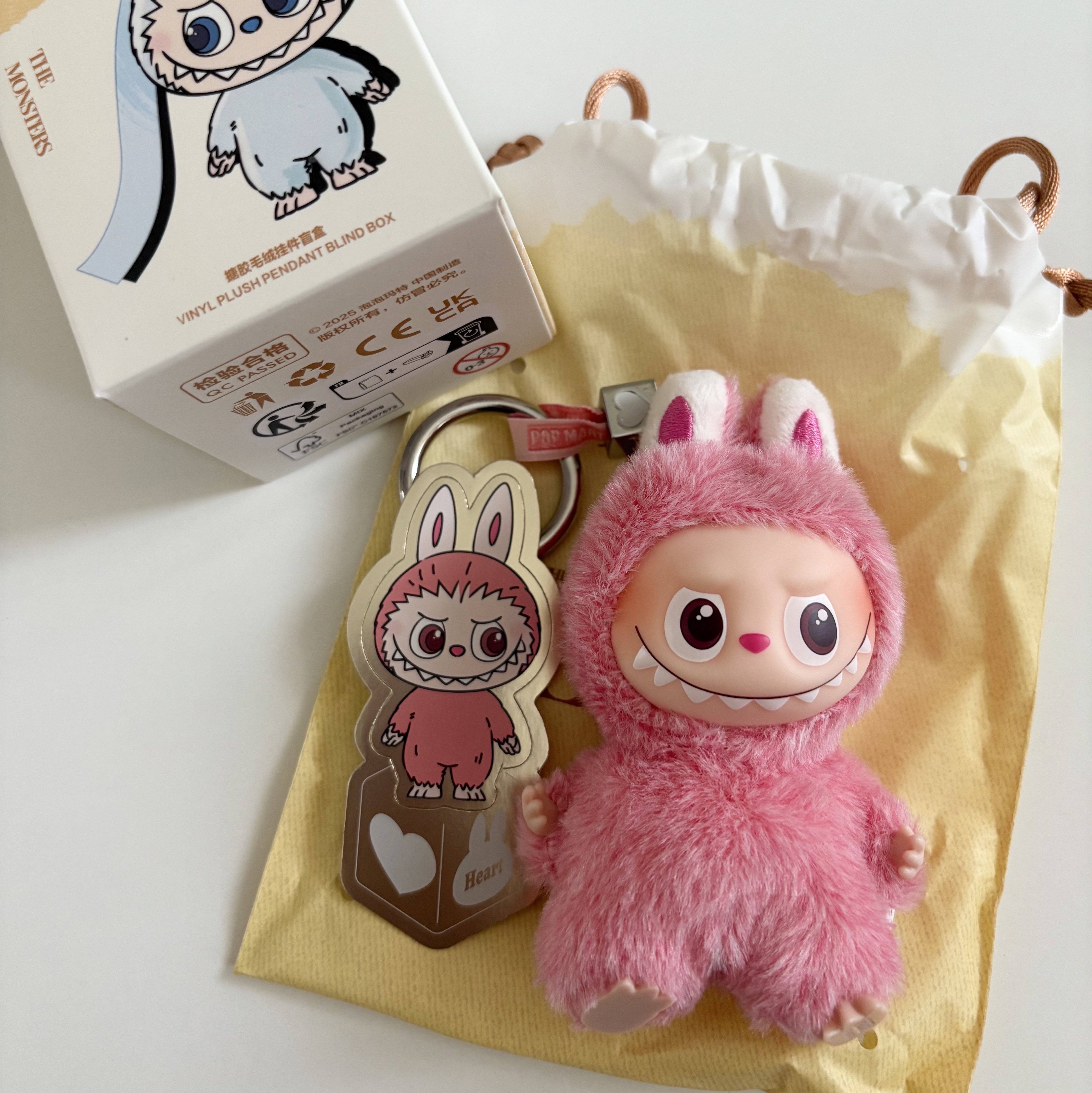 Pop Mart Labubu The Monsters Pin For Love Series Vinyl Plush Pendant Sealed Case (A-M) (1 Blind Box), Pop Mart Labubu The Monsters Pin For Love Series Vinyl Plush Pendant Sealed Case (A-M) (14 Blind Boxes) 착용 스타일