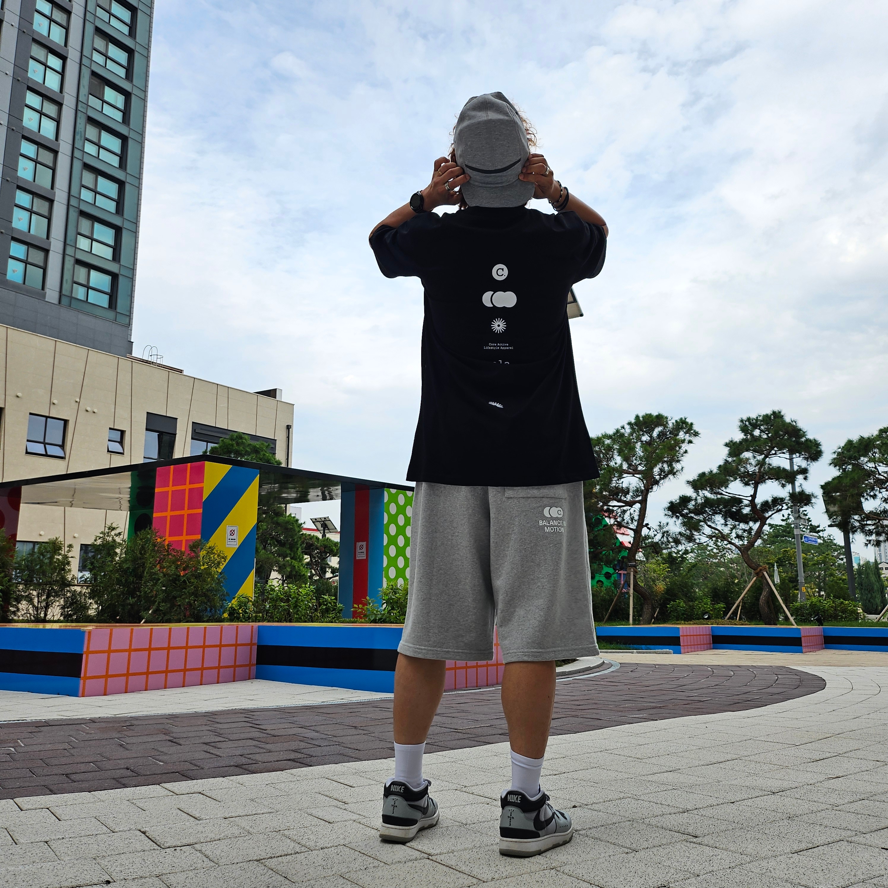 Nike Fly Unstructured Tech Fleece Cap Dark Grey Heather, Nike x Travis Scott Mac Attack SP Light Smoke Grey 착용 스타일 - 1