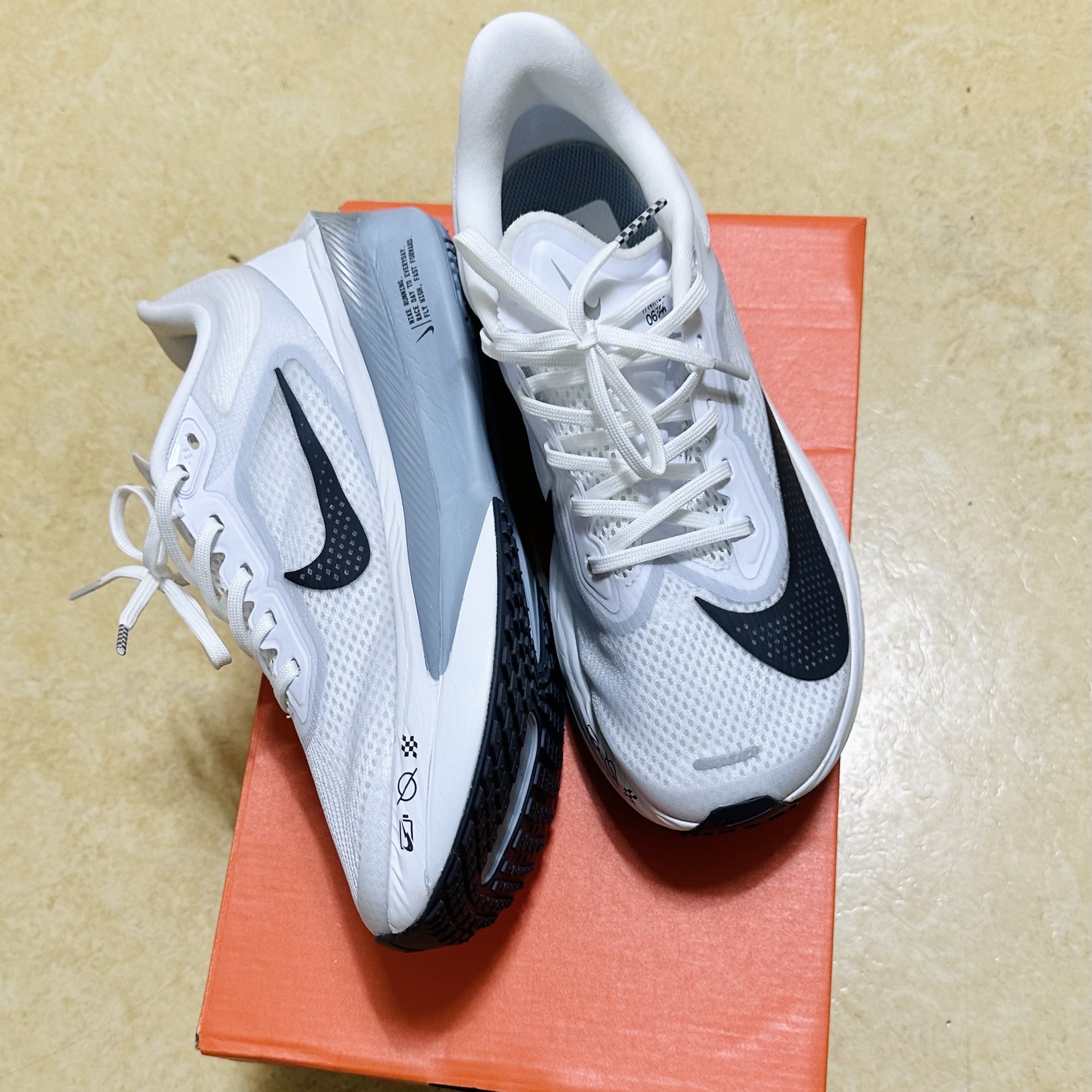 (W) Nike Zoom Fly 6 Road Racing White Pure Platinum 착용 스타일 - 1
