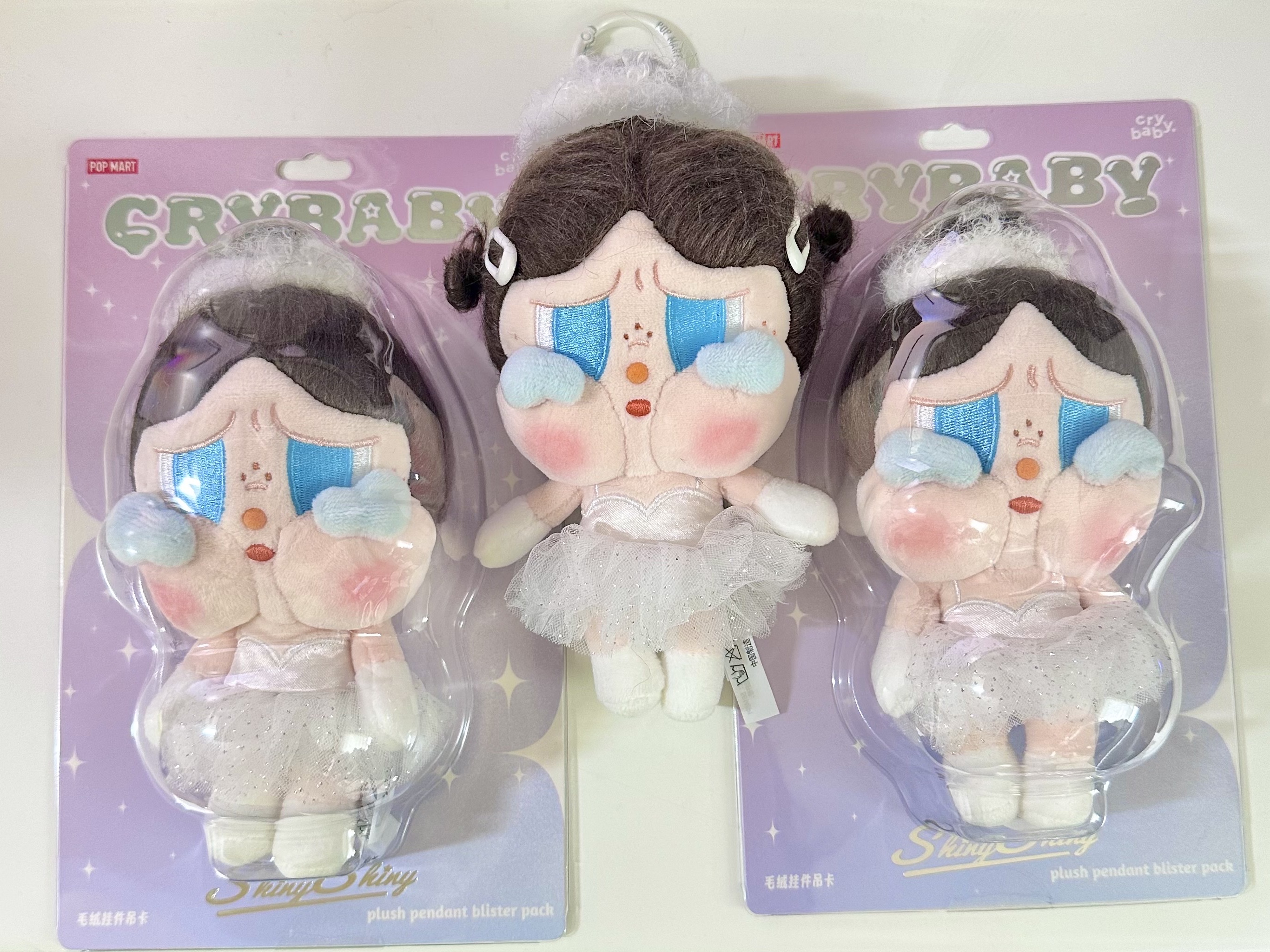 Pop Mart Crybaby Shiny Shiny Series Plush Pedant Blister Pack 착용 스타일