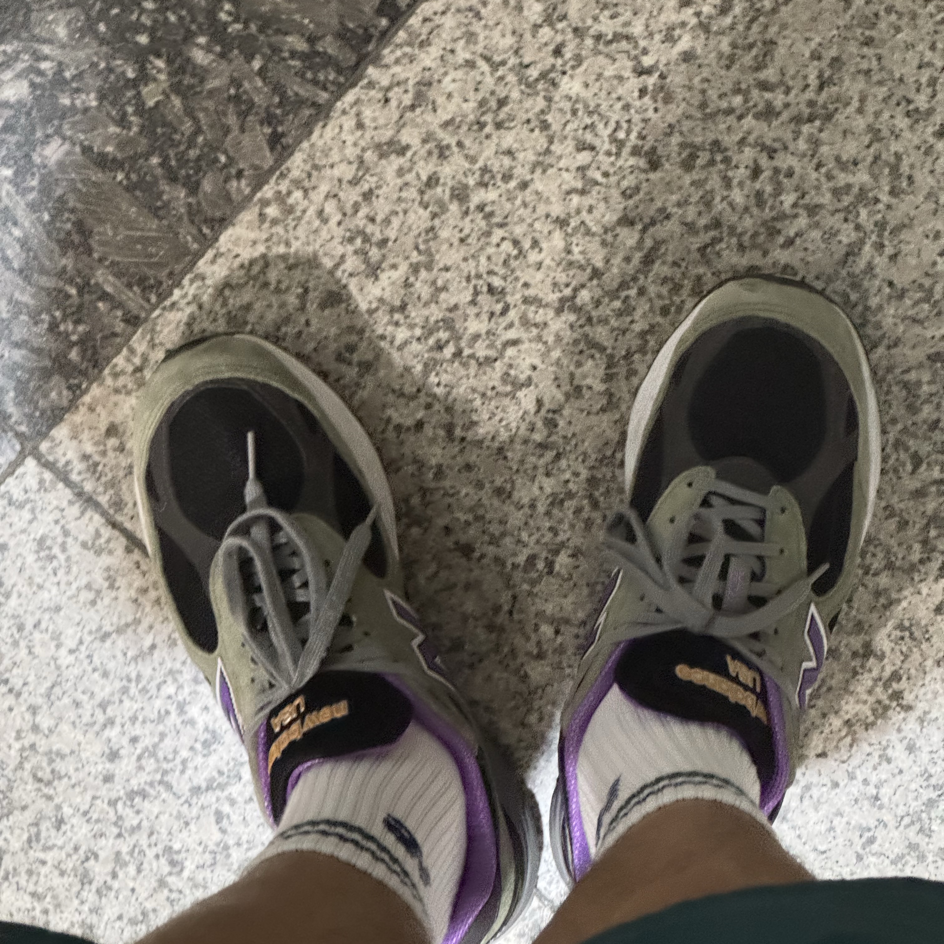 New Balance x JJJJound 990v3 Olive 착용 스타일