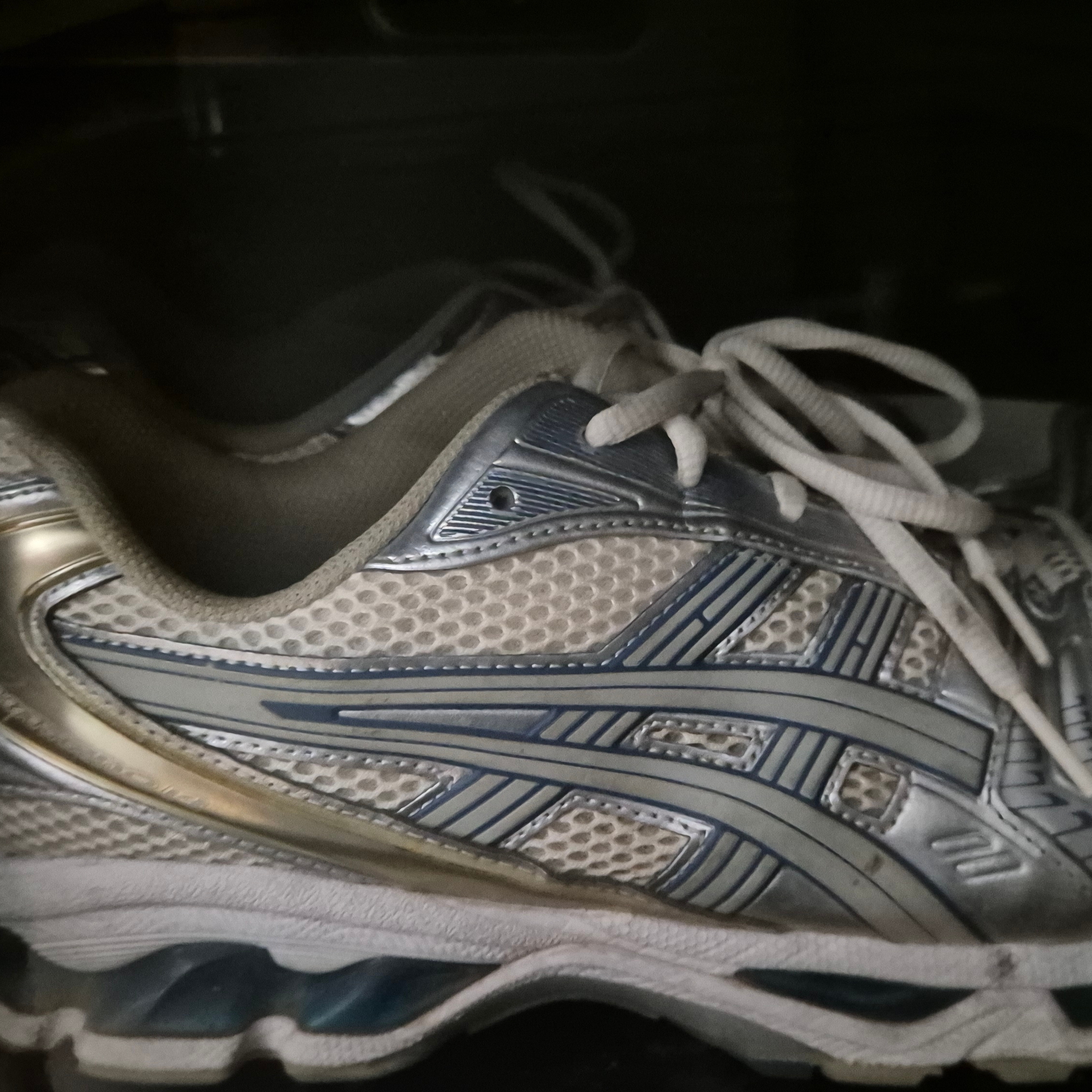 Asics Gel-Kayano 14 Cream Pure Silver 착용 스타일