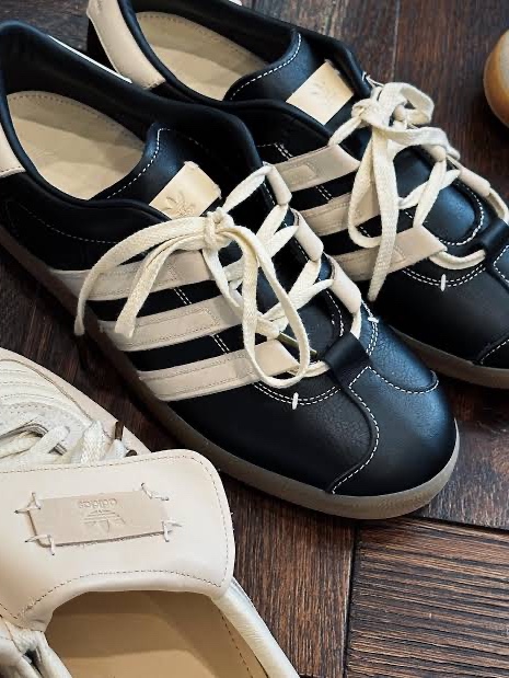 Adidas x Foot Industry Gazelle Core Black Cream White 착용 스타일 - 1