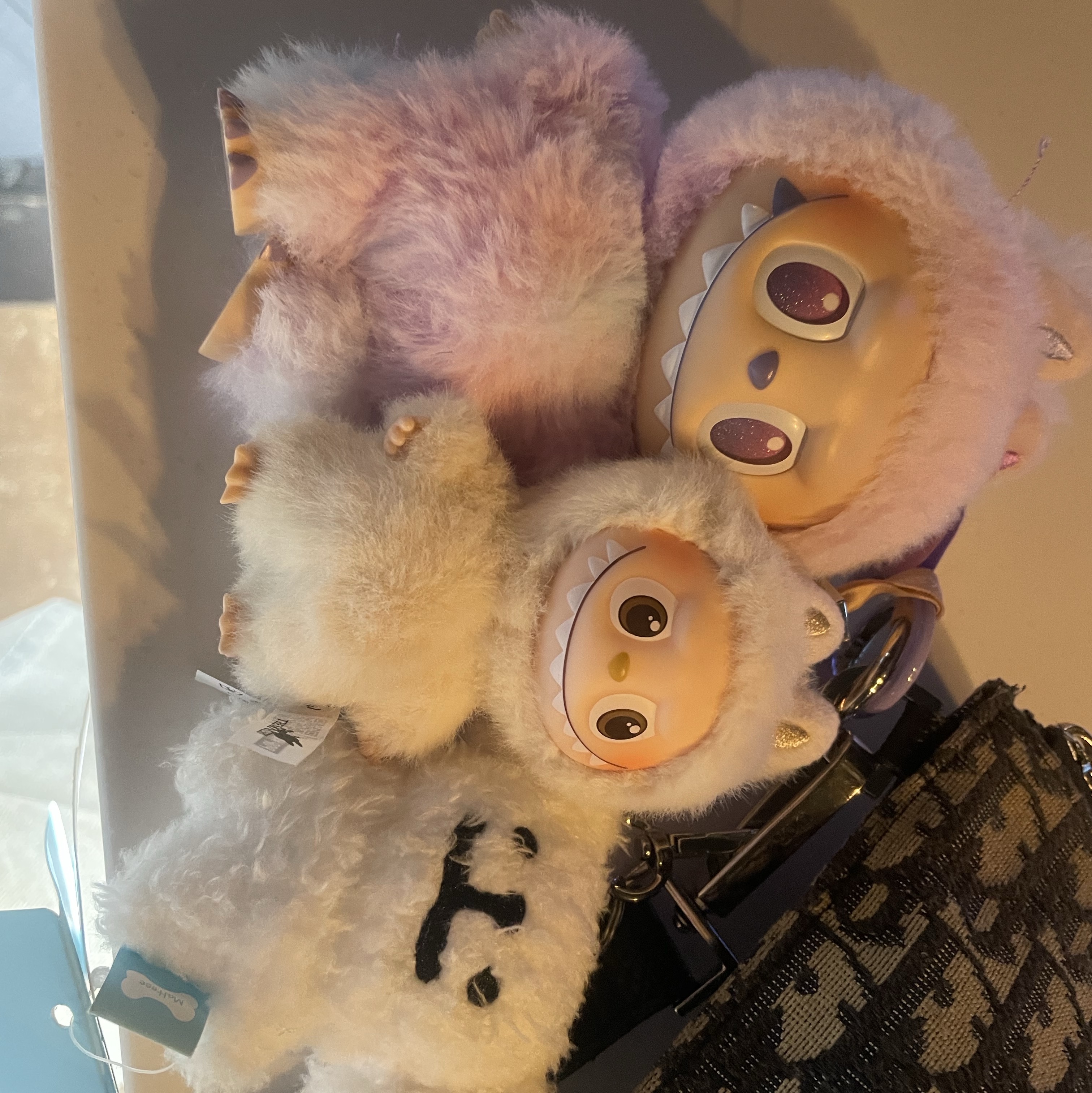 Pop Mart Labubu The Monsters Pin For Love Series Vinyl Plush Pendant Sealed Case (A-M) (1 Blind Box), Pop Mart Labubu The Monsters Highlight Series Luck Keyring (Opened Case) 착용 스타일 - 1