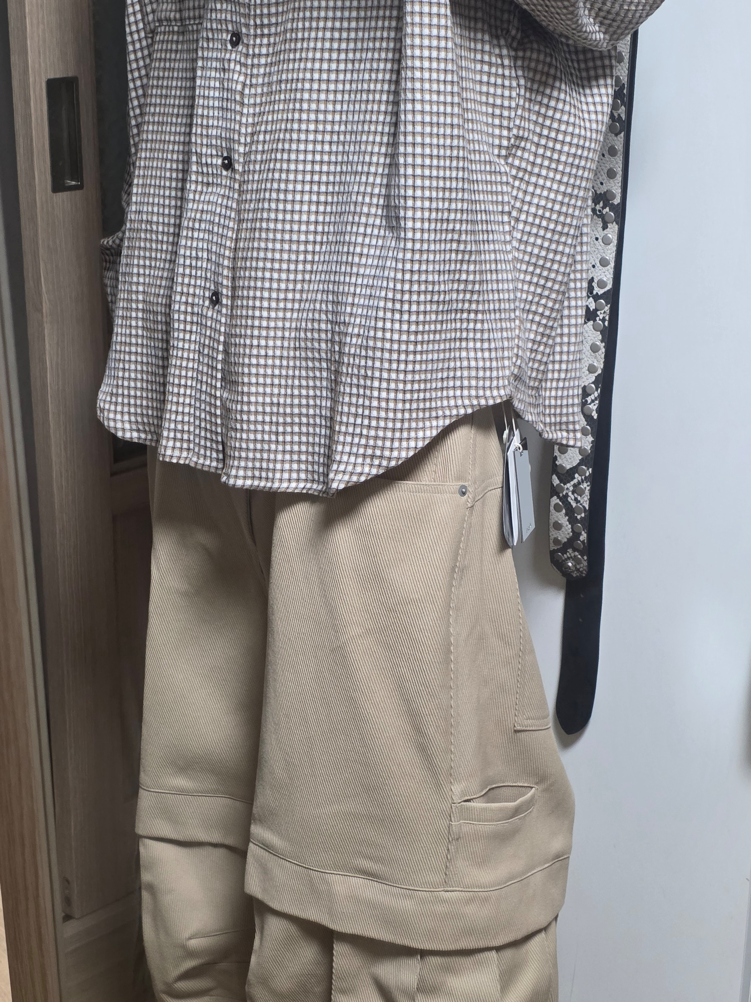 Kamien Titan Baggy Pants Beige, MJD x Kamien Double Hole Belt Oak Brown 착용 스타일 - 2