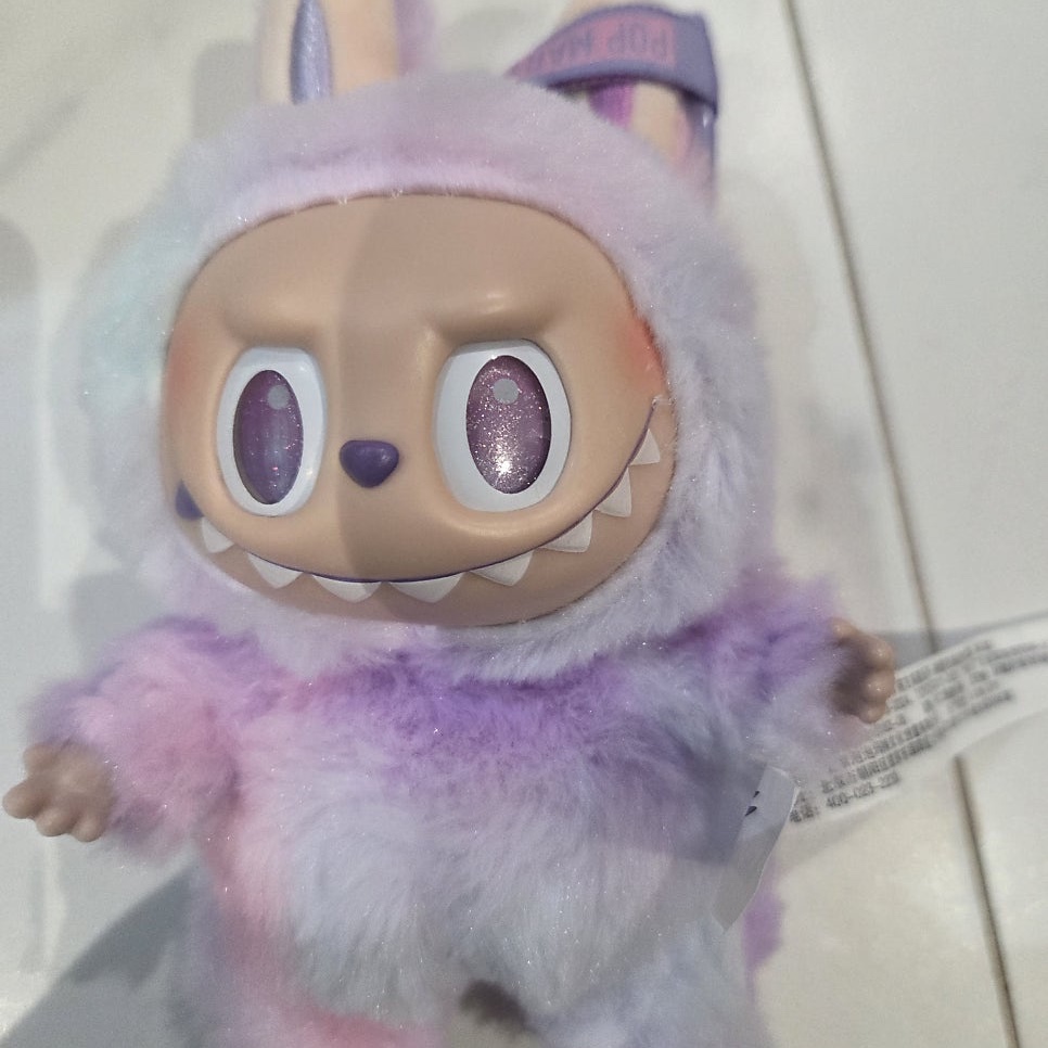 Pop Mart Labubu The Monsters Highlight Series Luck Keyring (Opened Case) 착용 스타일