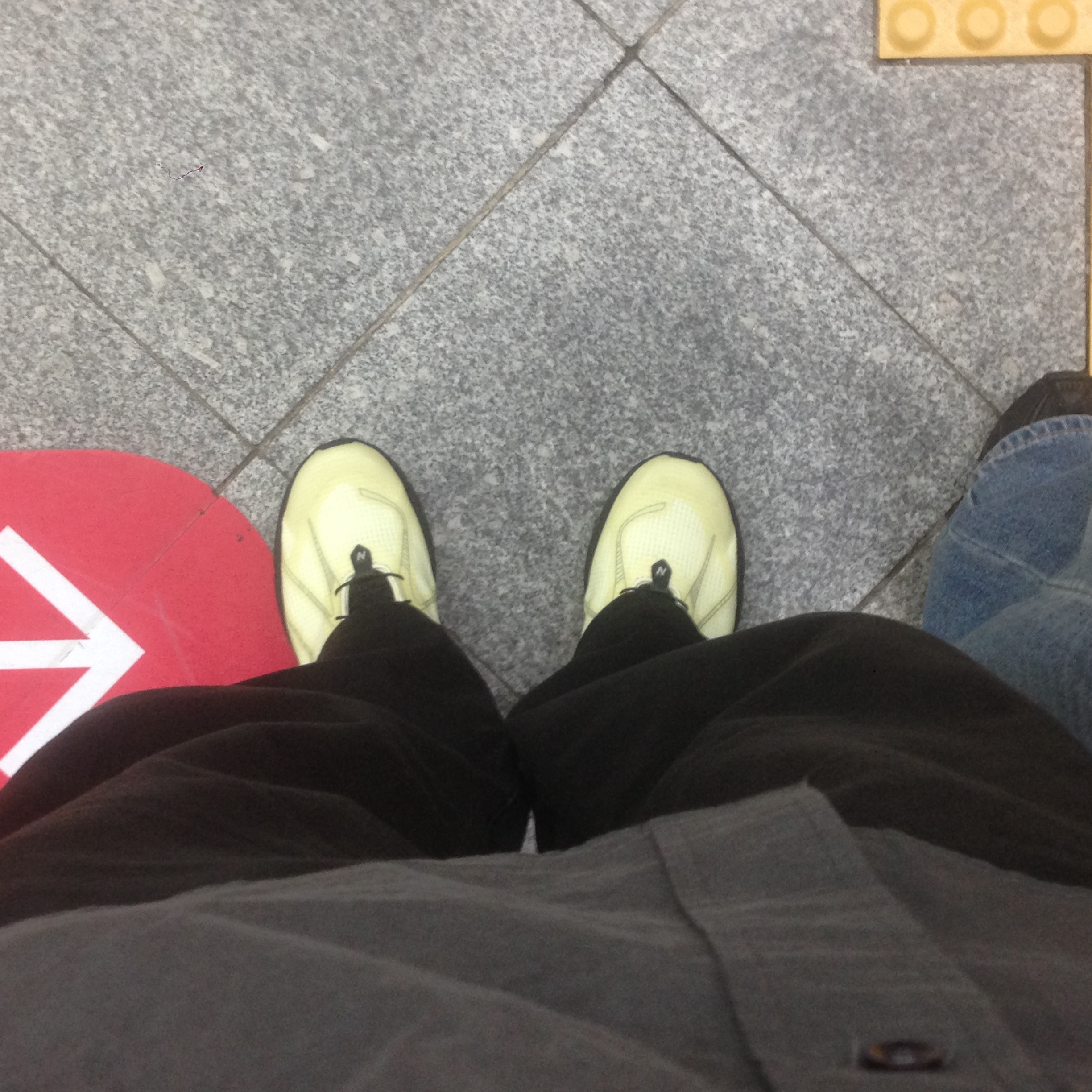 New Balance 1906R Pistachio Butter Morel 착용 스타일