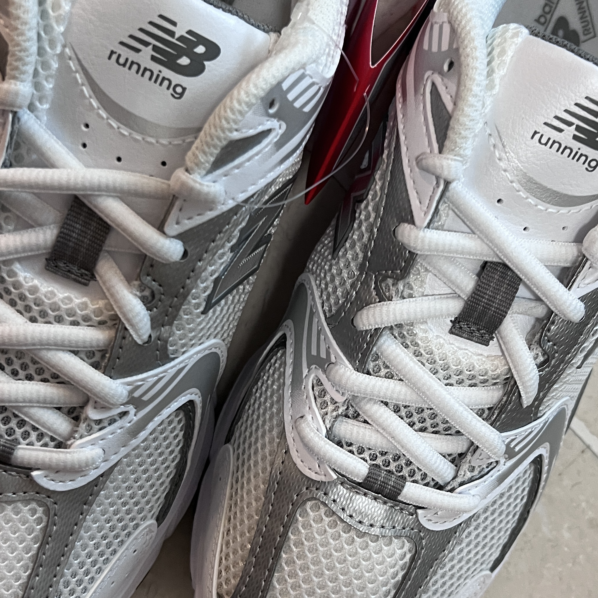 New Balance 530 White Silver 착용 스타일