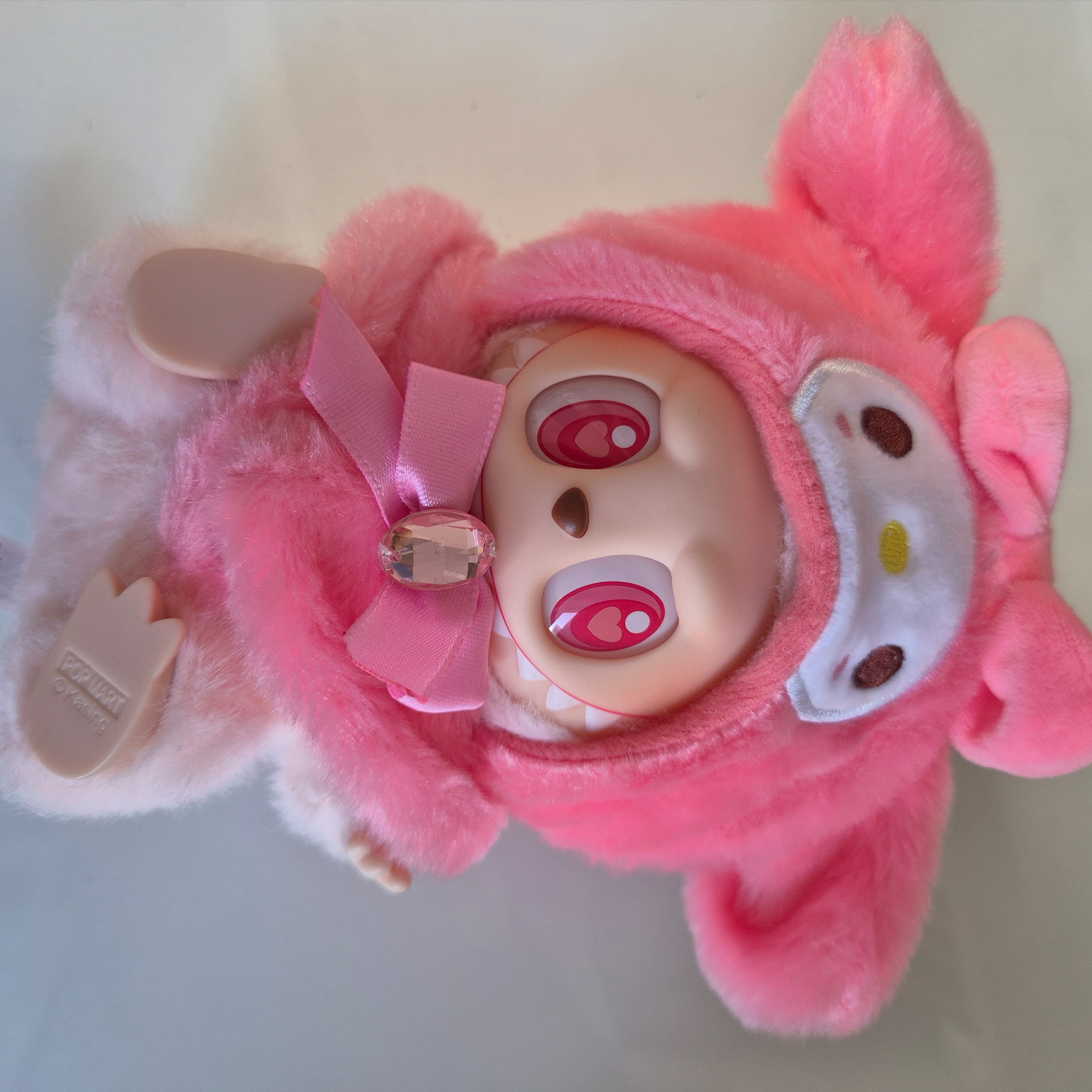 Pop Mart Labubu Let's Play Together Doll Series Sealed Case (1 Blind Box) 착용 스타일