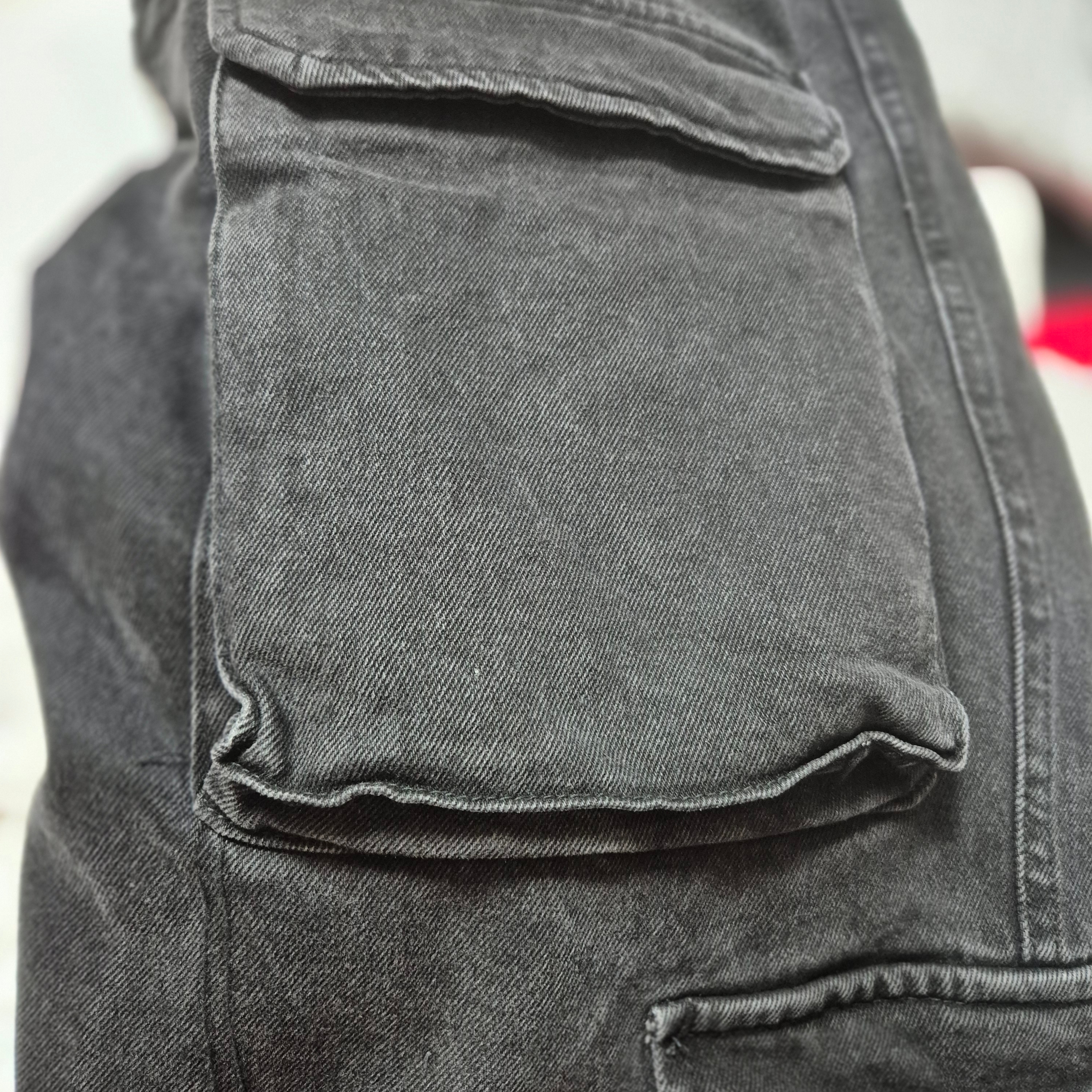 Zara Utility Pocket Jeans Black 착용 스타일