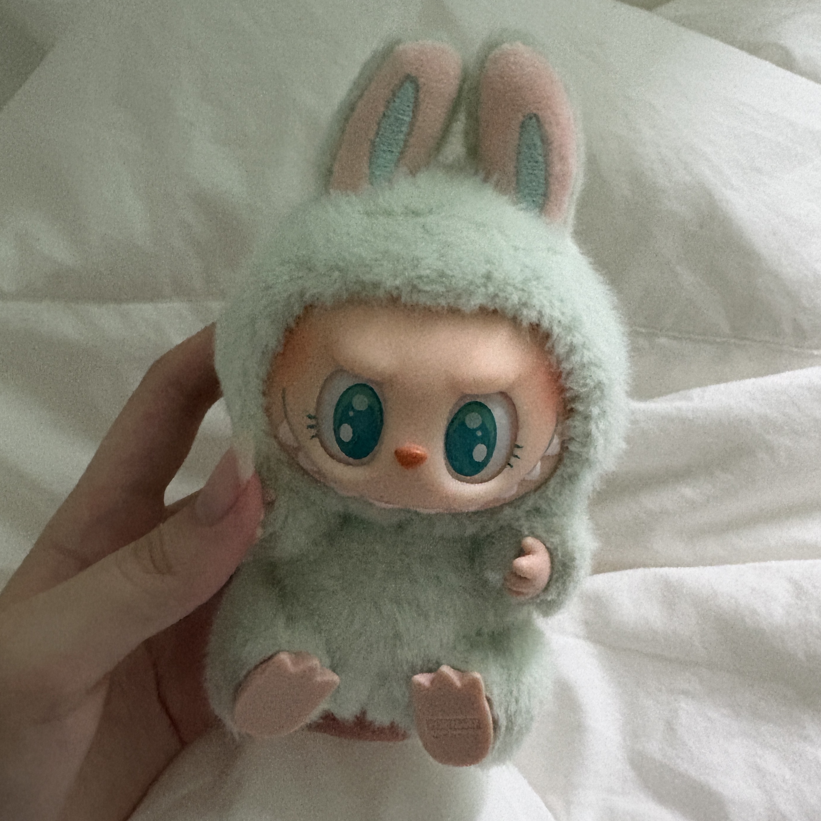 Pop Mart Labubu Let's Play Together Doll Series Ququ Keyring (Opened Case) 착용 스타일 - 2