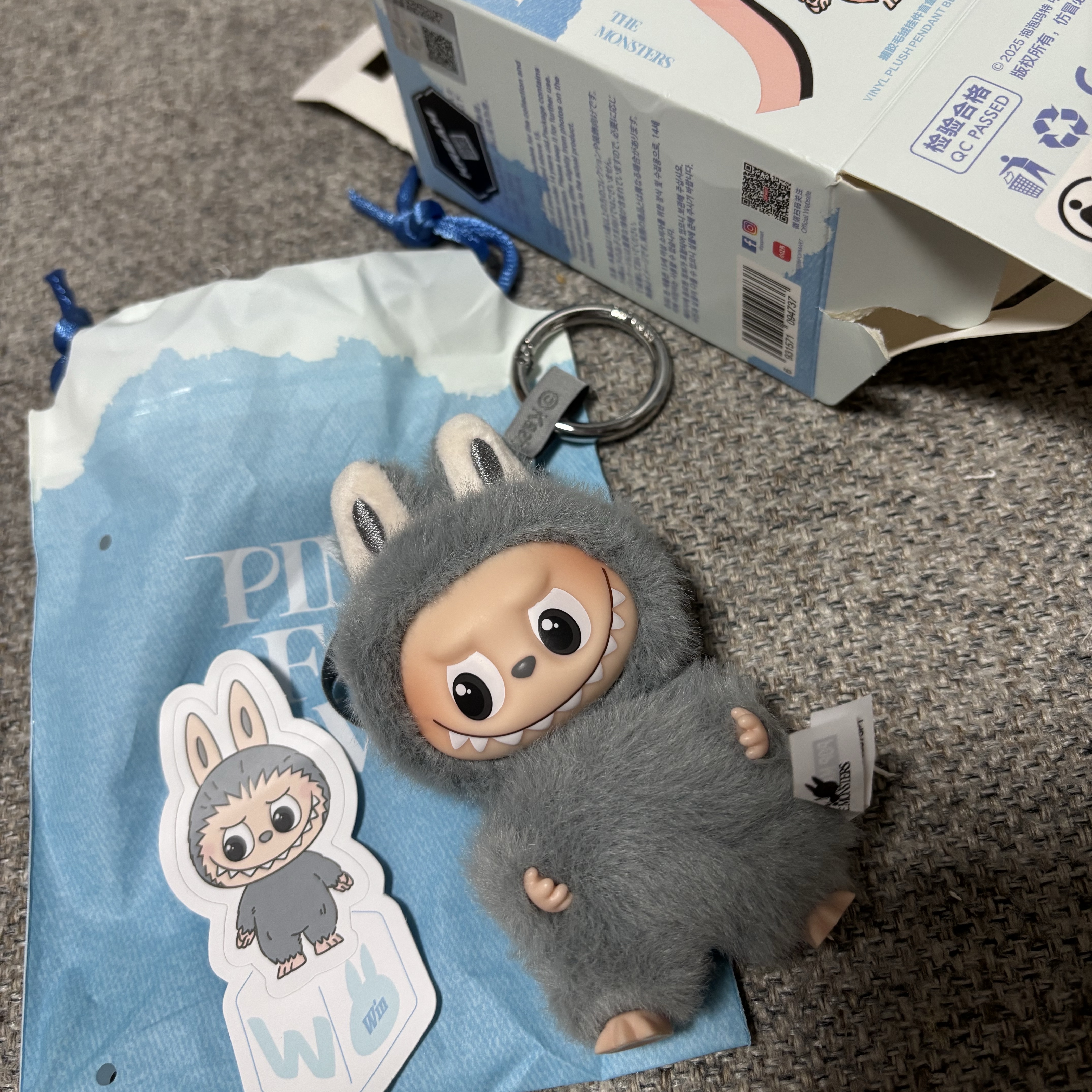 Pop Mart Labubu The Monsters Pin For Love Series Vinyl Plush Pendant Sealed Case (N-Z) (1 Blind Box), Pop Mart Labubu The Monsters Pin For Love Series Vinyl Plush Pendant (N-Z) W (Opened Case) 착용 스타일