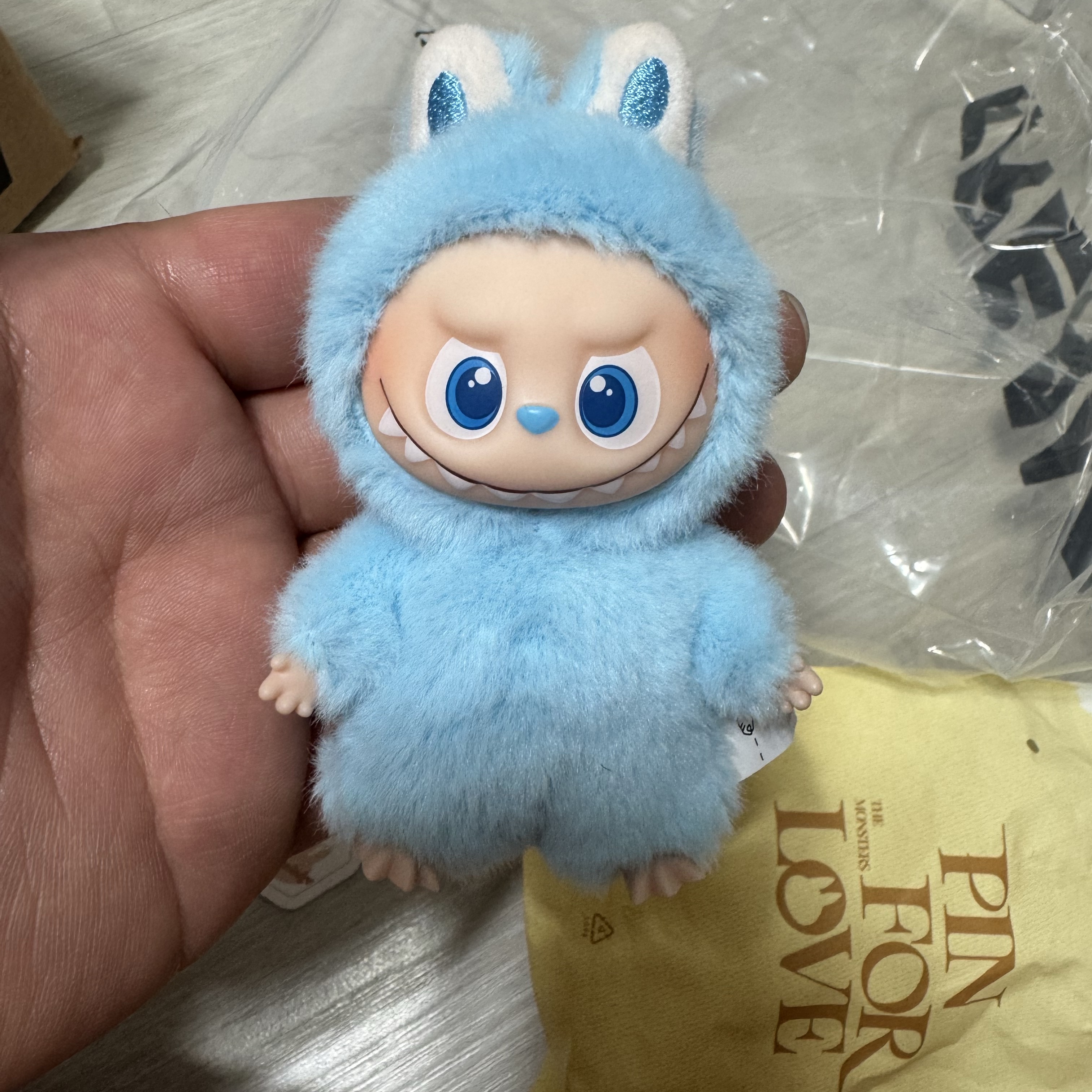 Pop Mart Labubu The Monsters Pin For Love Series Vinyl Plush Pendant (A-M) K (Opened Case), Pop Mart Labubu The Monsters Pin For Love Series Vinyl Plush Pendant Sealed Case (A-M) (14 Blind Boxes) 착용 스타일 - 1