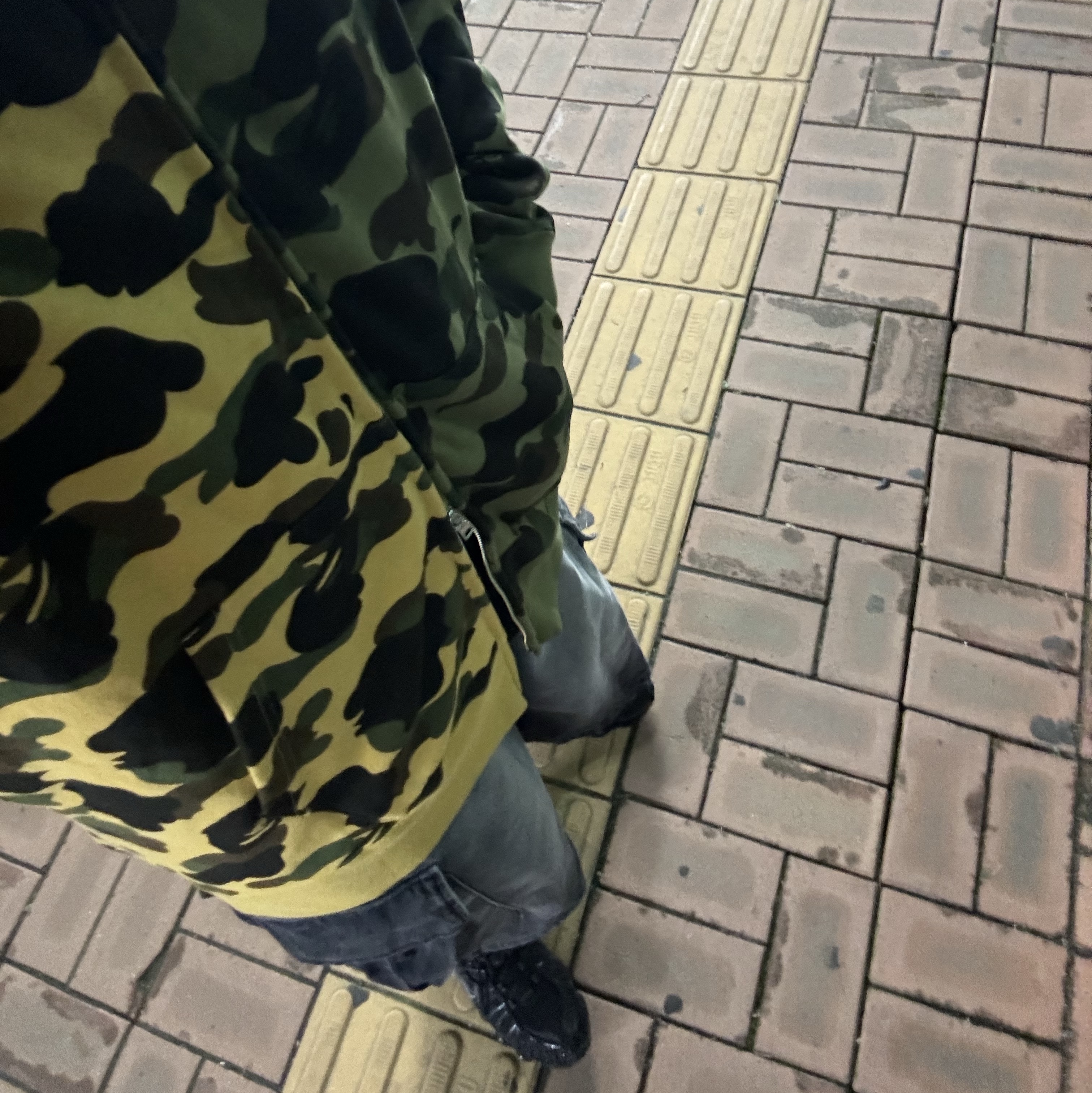 BAPE 1st Camo Separate Shark Full Zip Hoodie Green, Nike Shox TL Black Metallic Hematite 착용 스타일