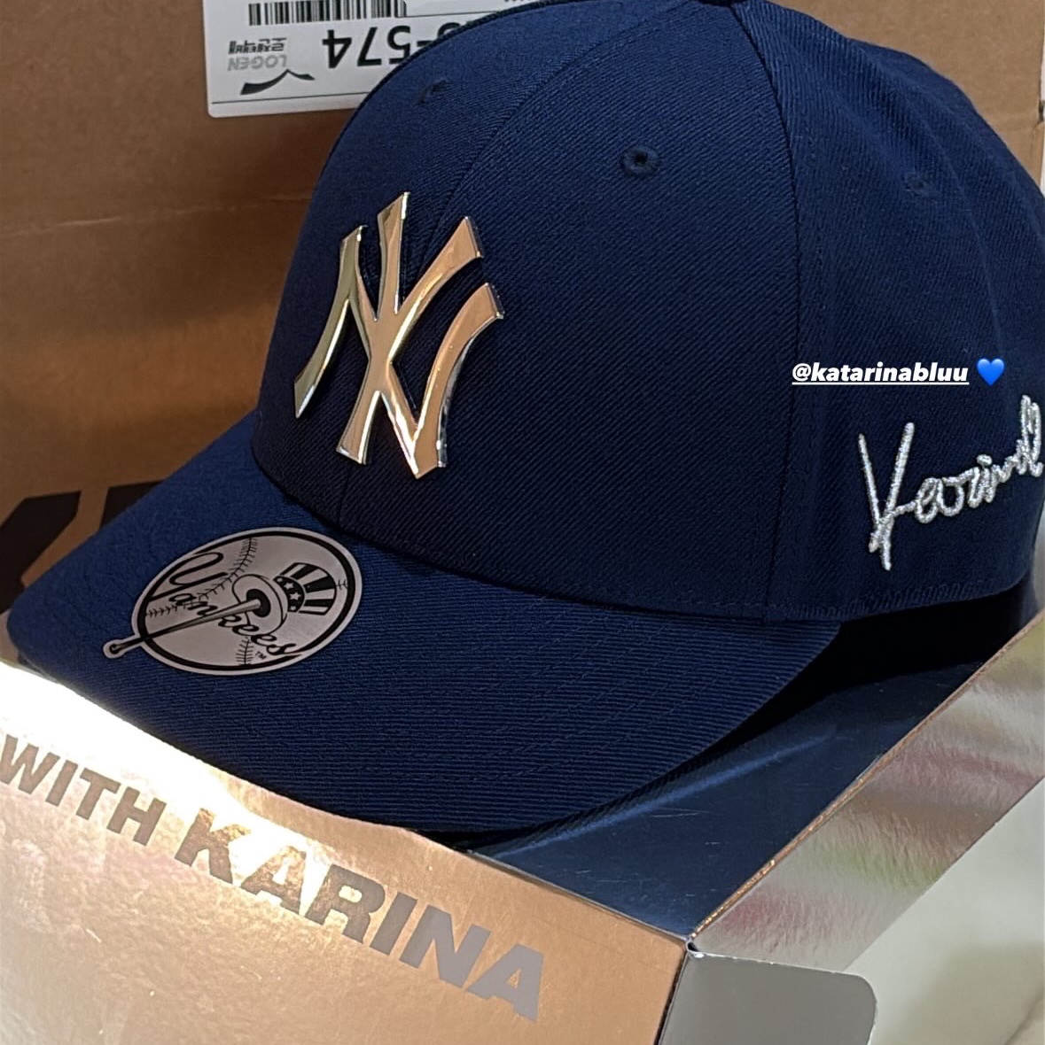 MLB Karina Exclusive Structured Ball Cap New York Yankees Navy 착용 스타일