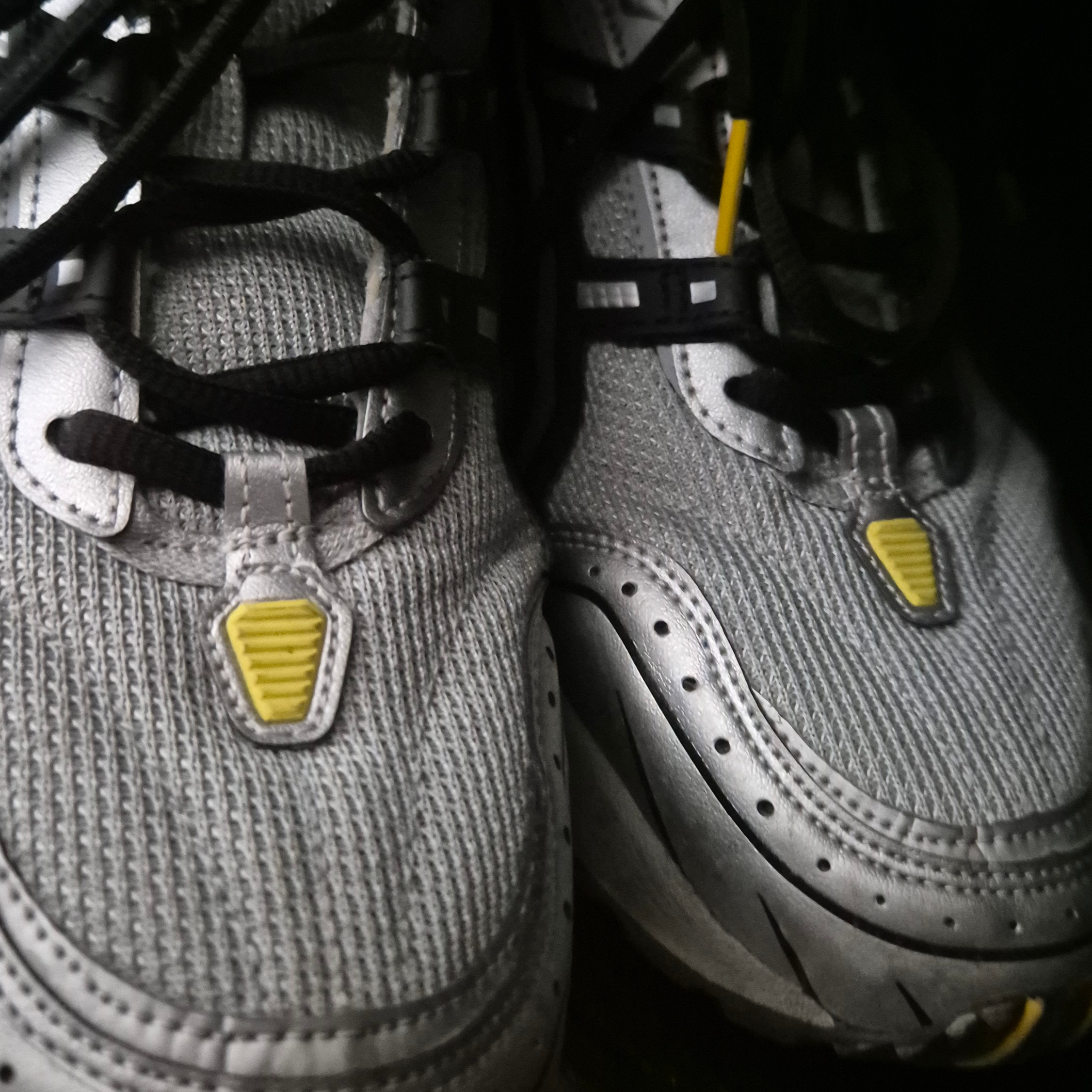 Asics Gel-1090 Mid Grey Black 착용 스타일