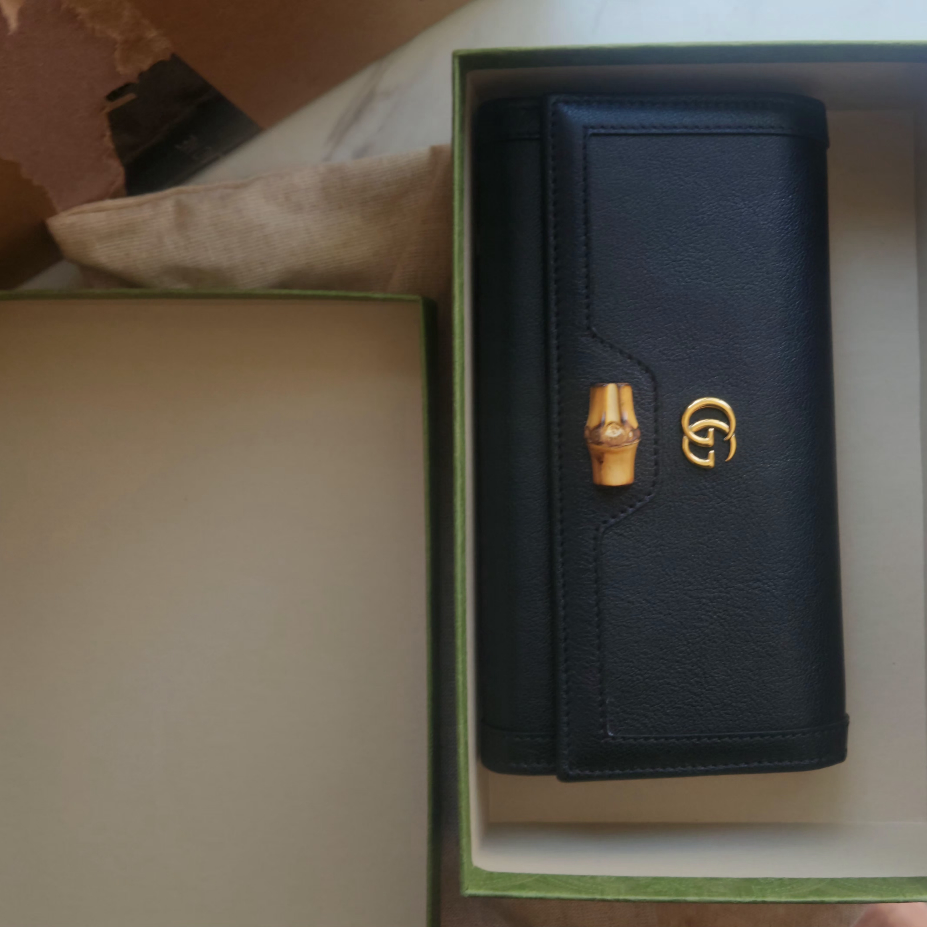 Gucci Diana Bamboo Chain Wallet Black 착용 스타일