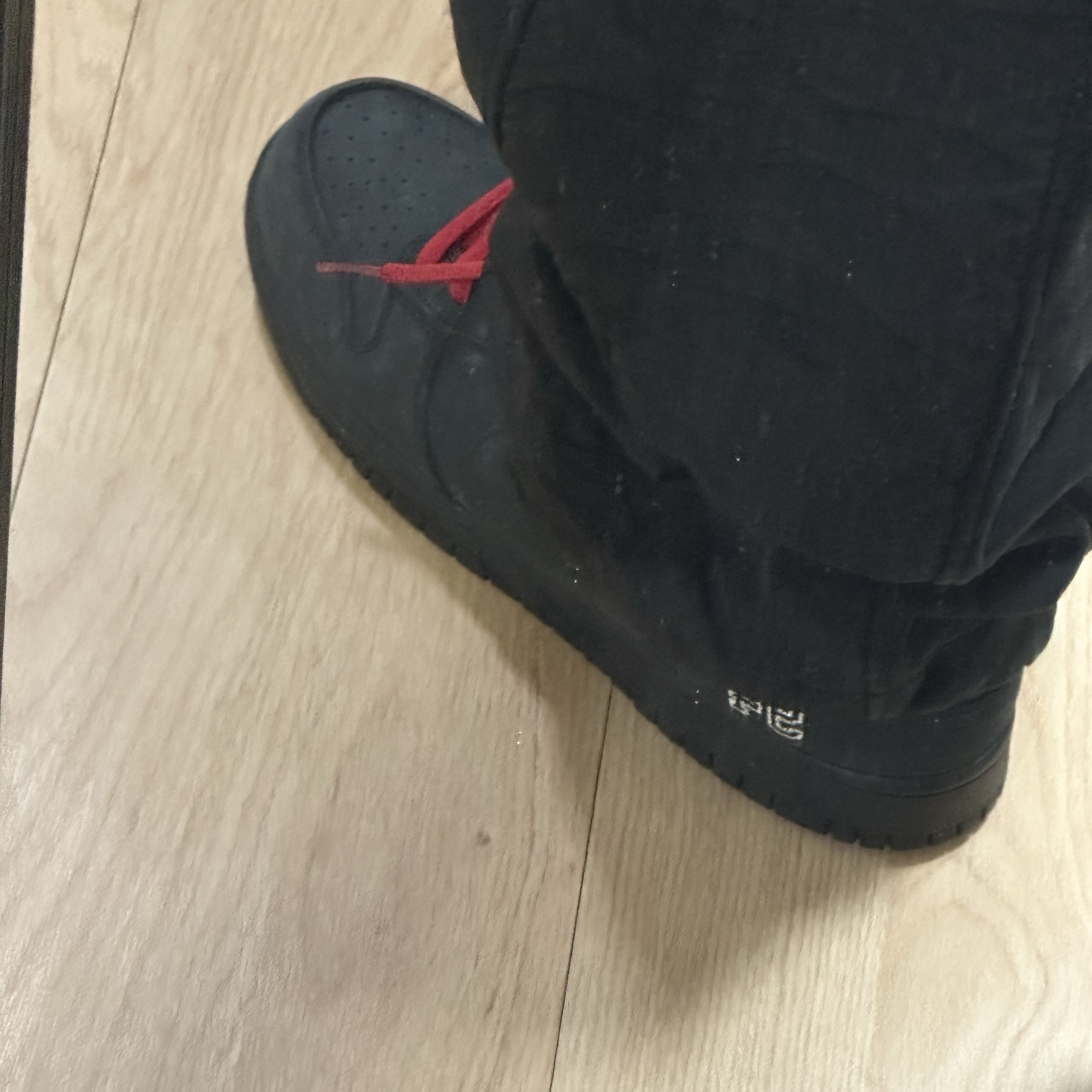 Nike x Supreme SB Dunk Low Black 착용 스타일 - 2