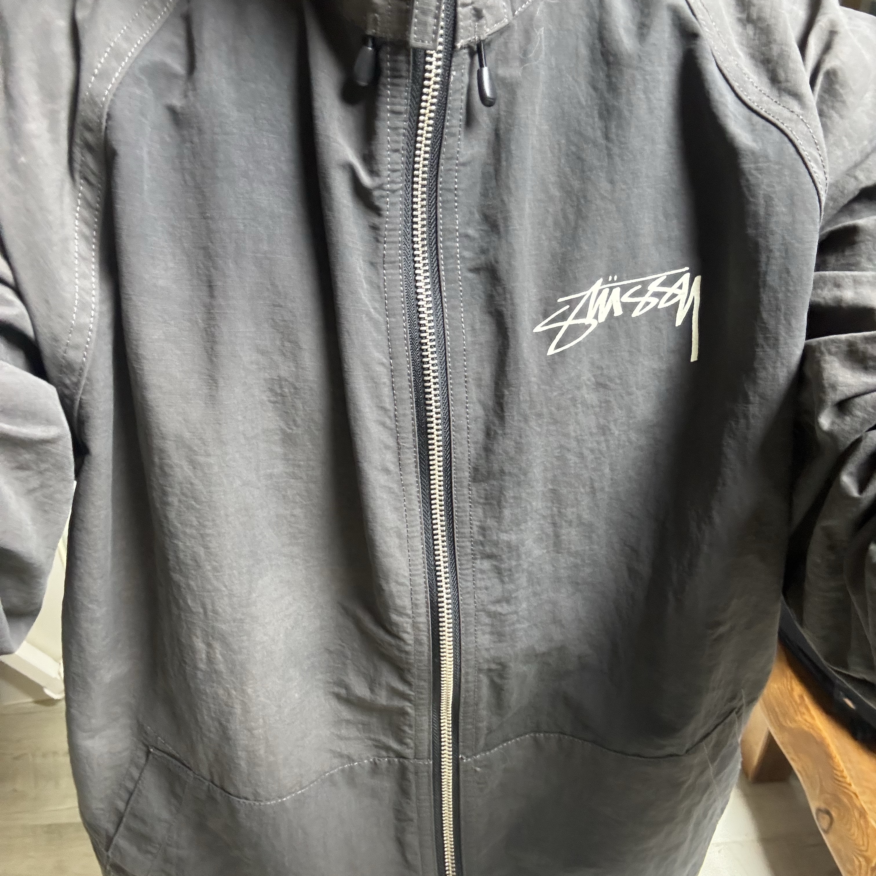 Stussy Wave Dye Beach Shell Jacket Black 착용 스타일