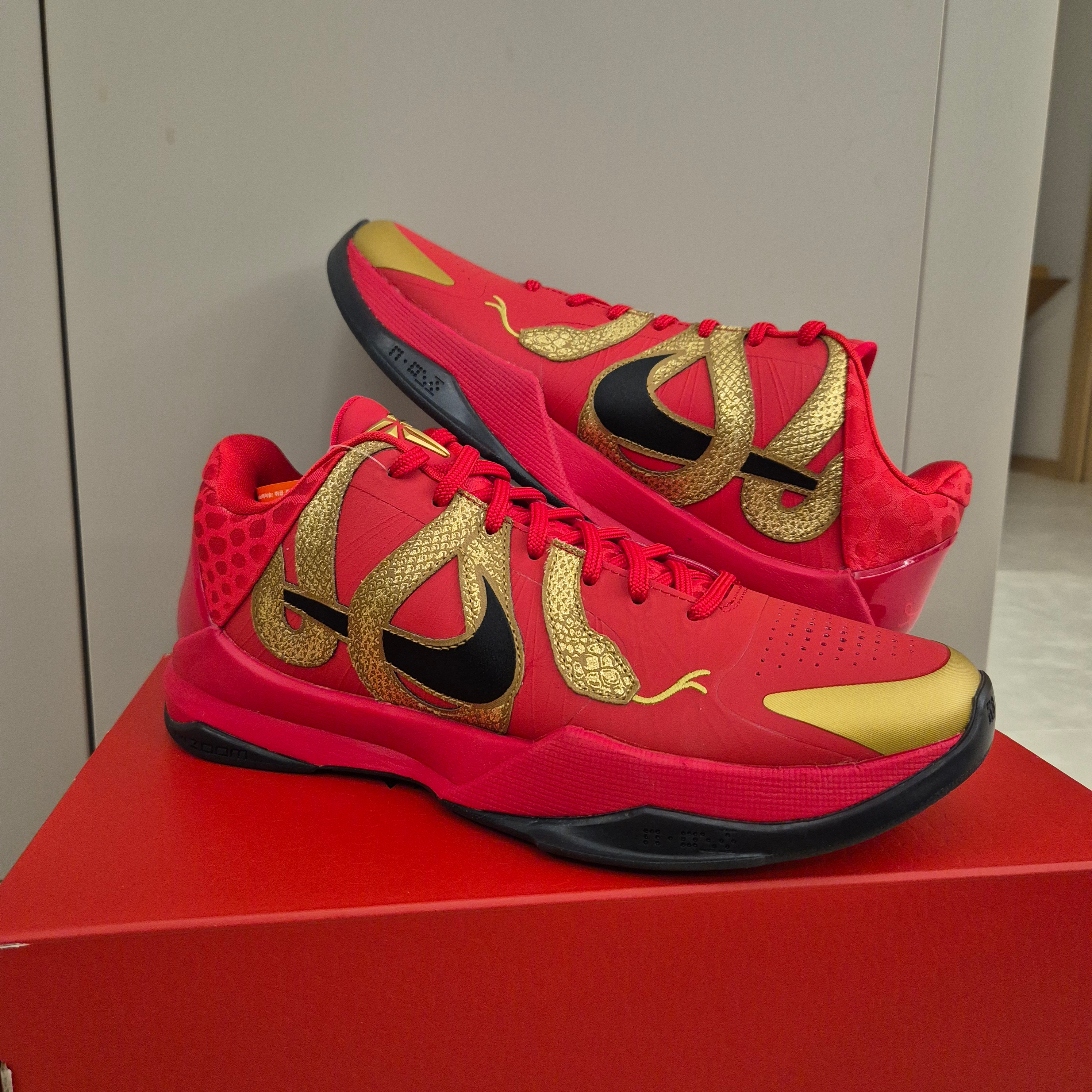 Nike Kobe 5 Protro Year of the Mamba University Red 착용 스타일 - 1