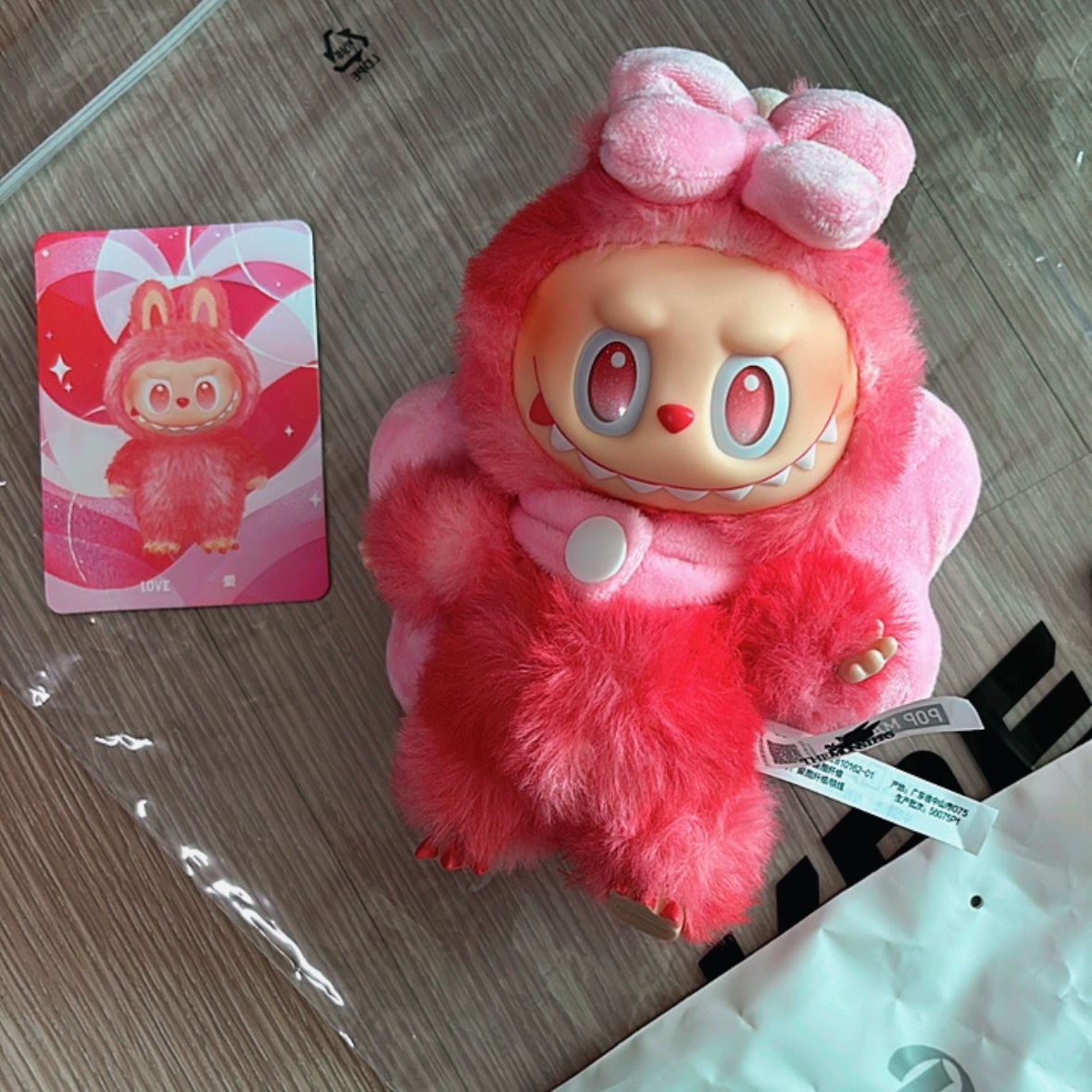 Pop Mart Labubu The Monsters Highlight Series Love Keyring (Opened Case) 착용 스타일