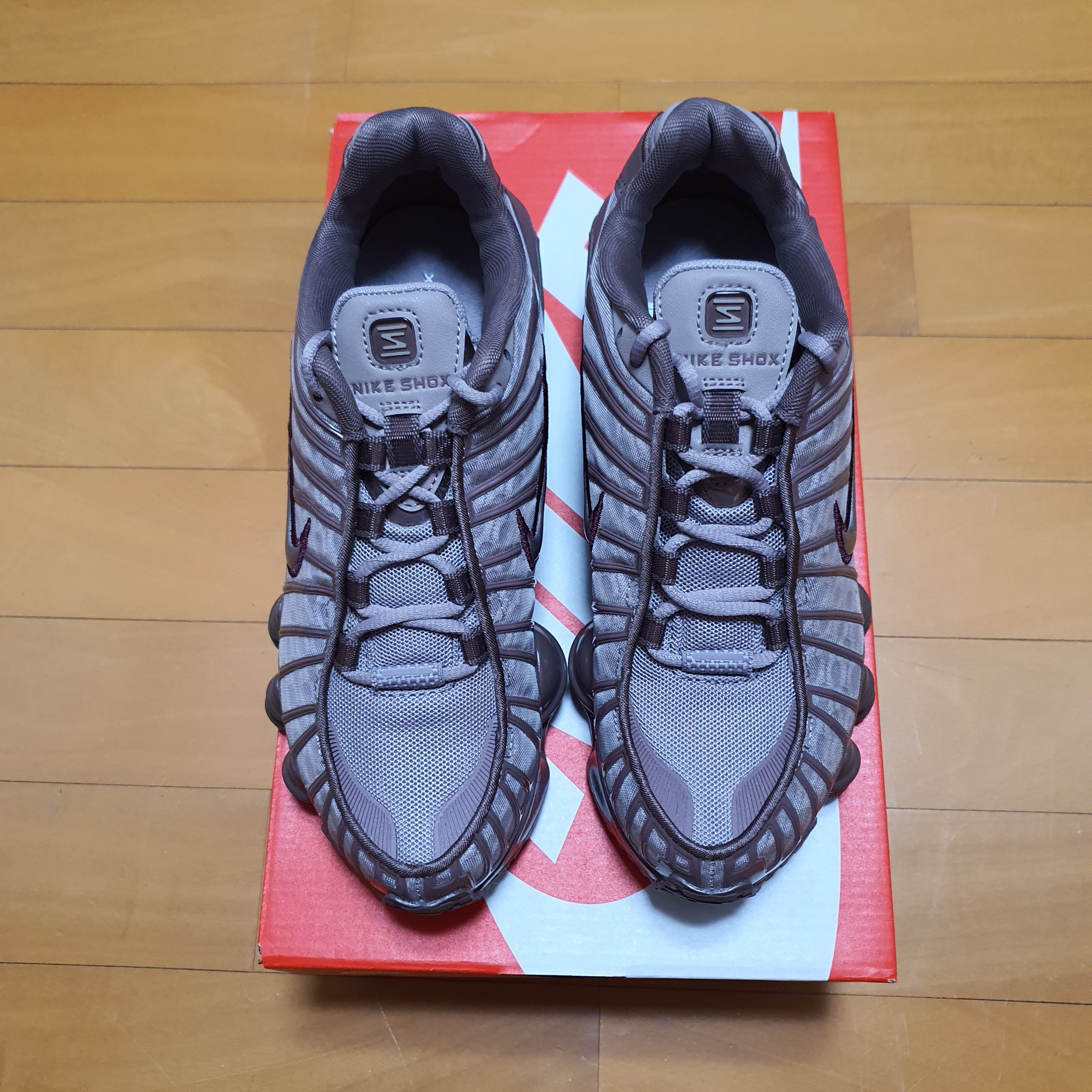 (W) Nike Shox TL Pumice Night Maroon 착용 스타일