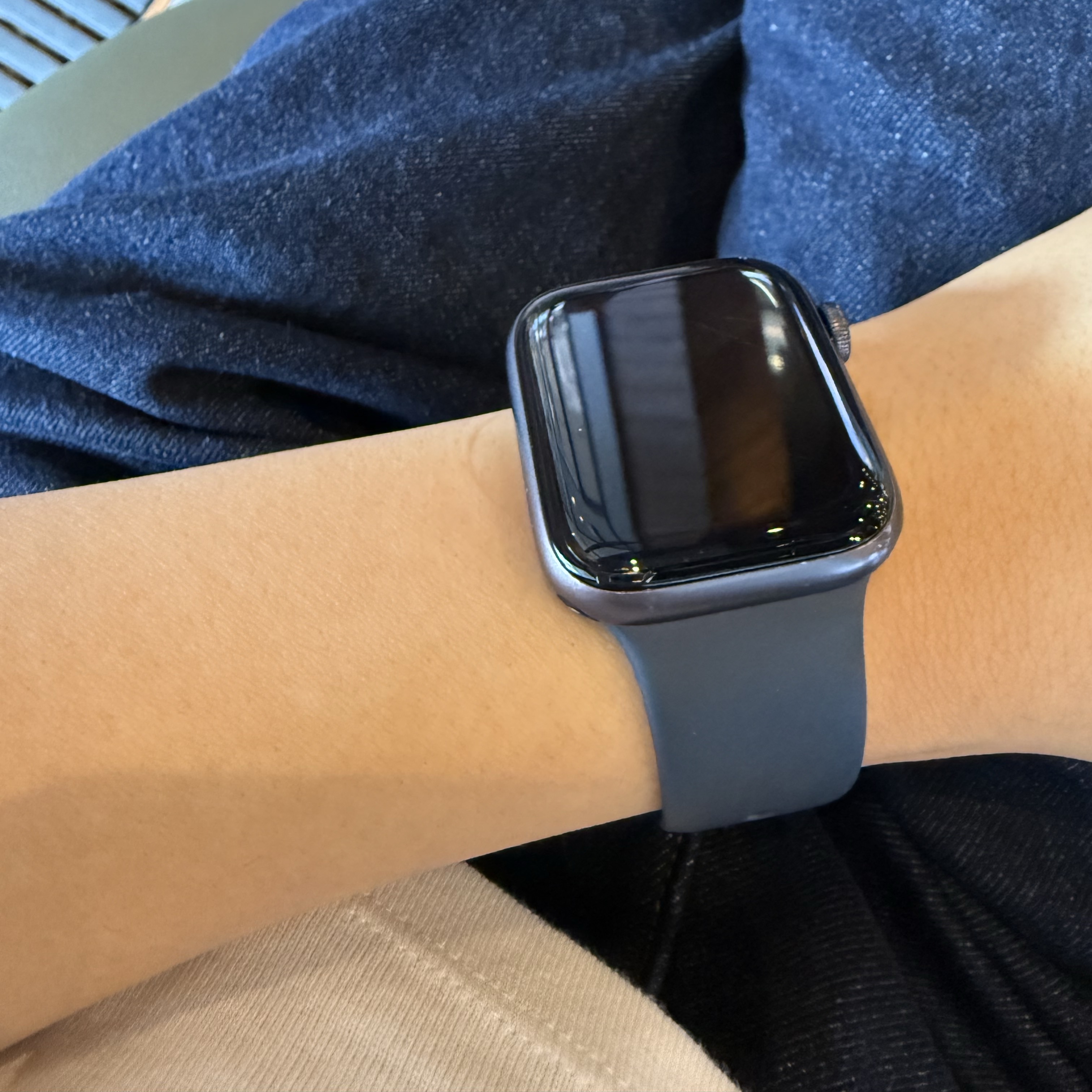 Apple Watch SE 2nd 44mm GPS Midnight Aluminium Case with Sport Band M/L Midnight (Korean Ver.) 착용 스타일