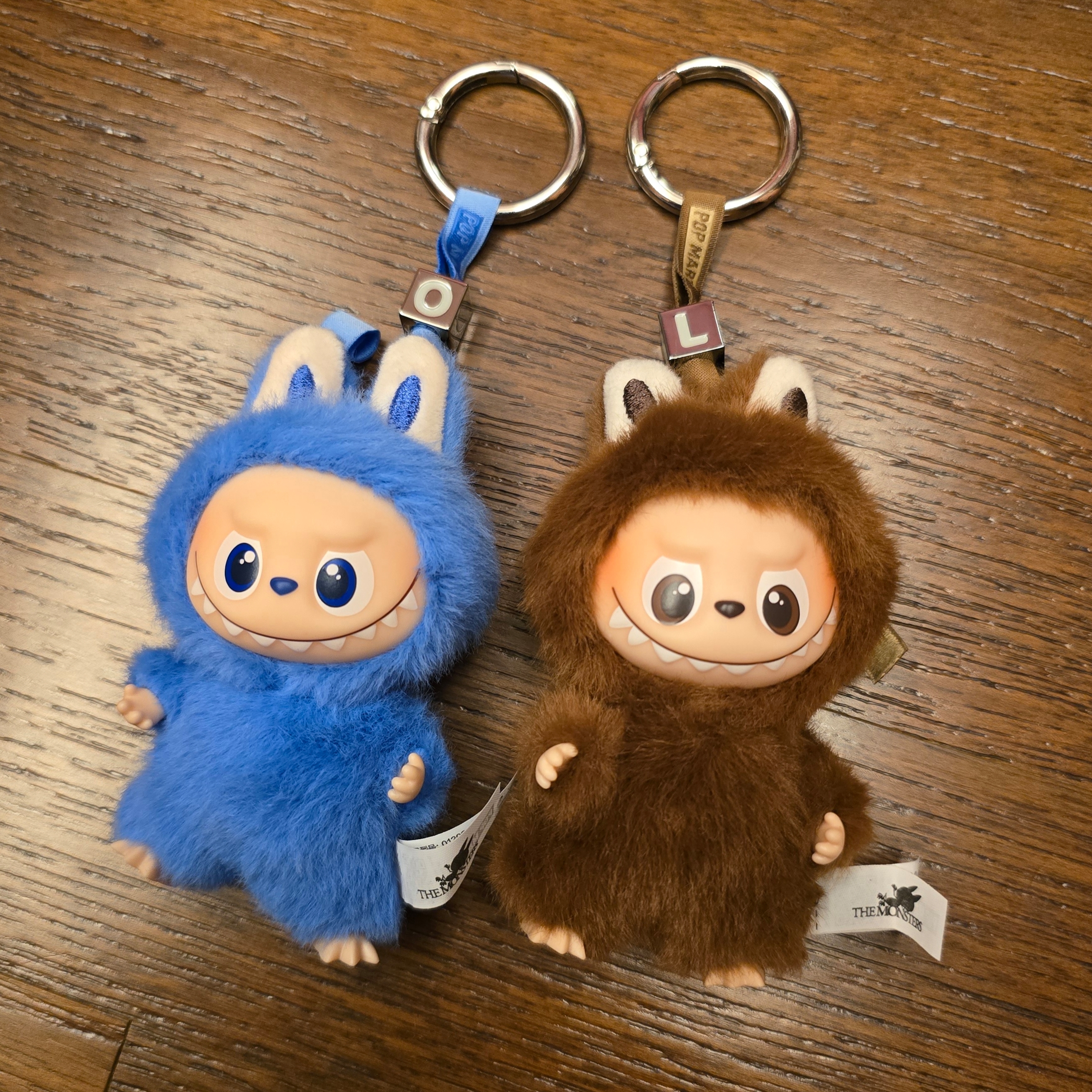 Pop Mart Labubu The Monsters Pin For Love Series Vinyl Plush Pendant (N-Z) O (Opened Case), Pop Mart Labubu The Monsters Pin For Love Series Vinyl Plush Pendant (A-M) L (Opened Case) 착용 스타일