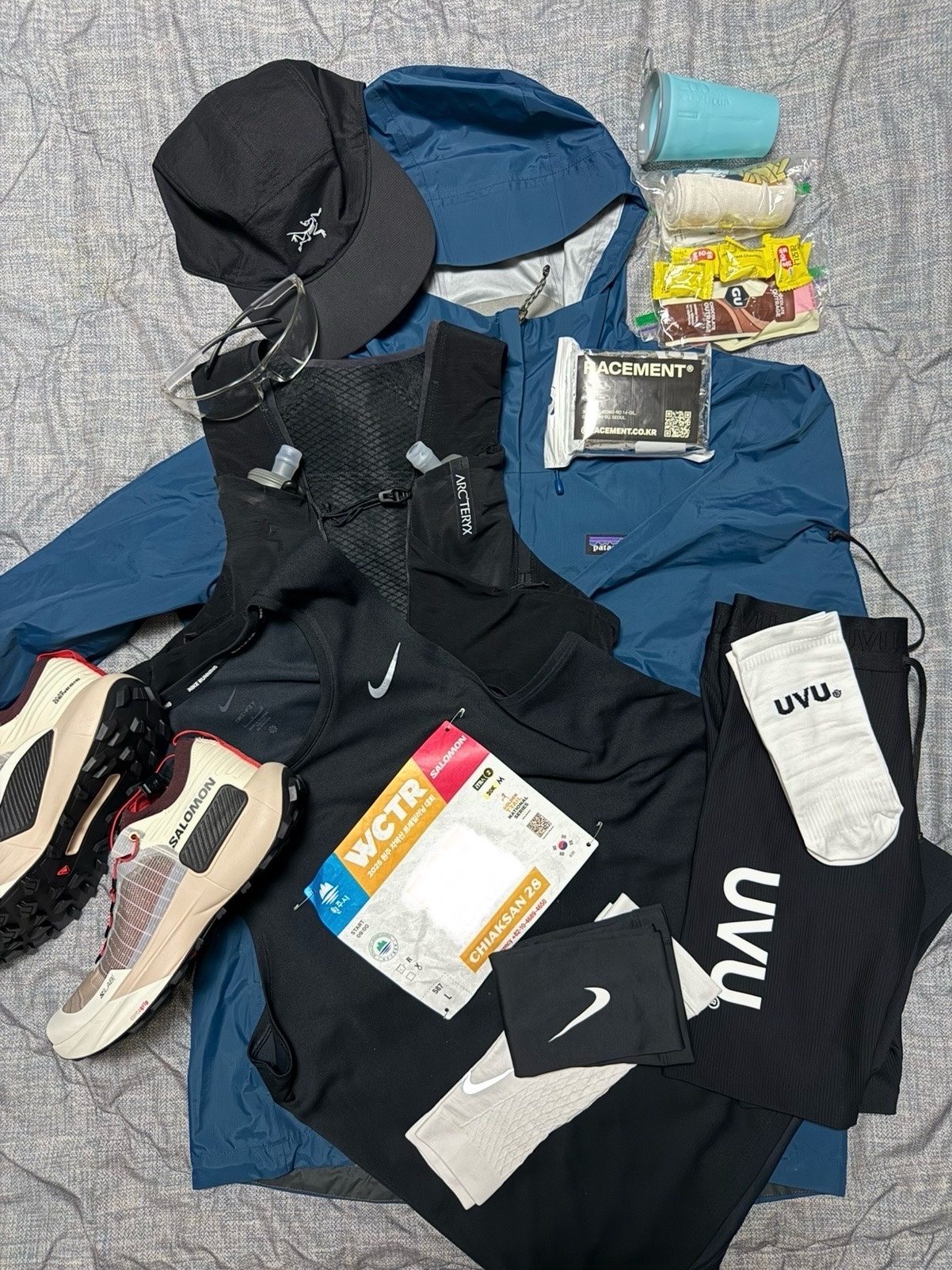 Salomon S/LAB Genesis Vanilla Ice Decadent Chocolate, Arc'teryx Aerios 5 Panel Cap Black Arctic Silk 착용 스타일
