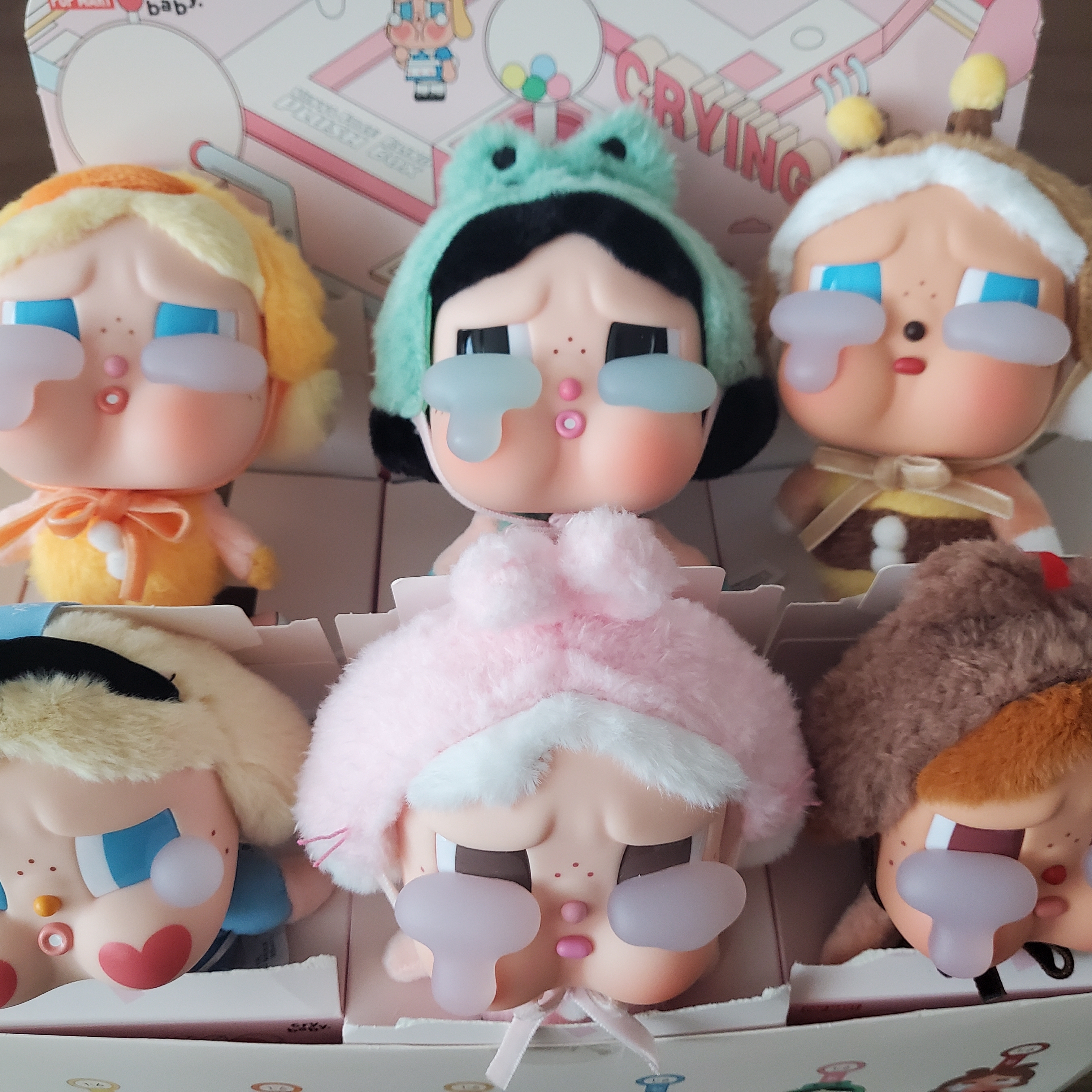 Pop Mart Crybaby Crying Again Series Plush Keyring Sealed Case (6 Blind Boxes) 착용 스타일