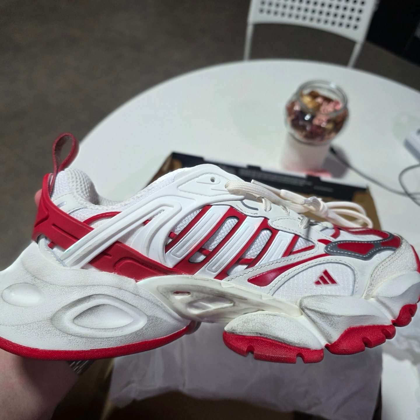 Adidas Vento XLG Deluxe Sneakers White Red 착용 스타일 - 3