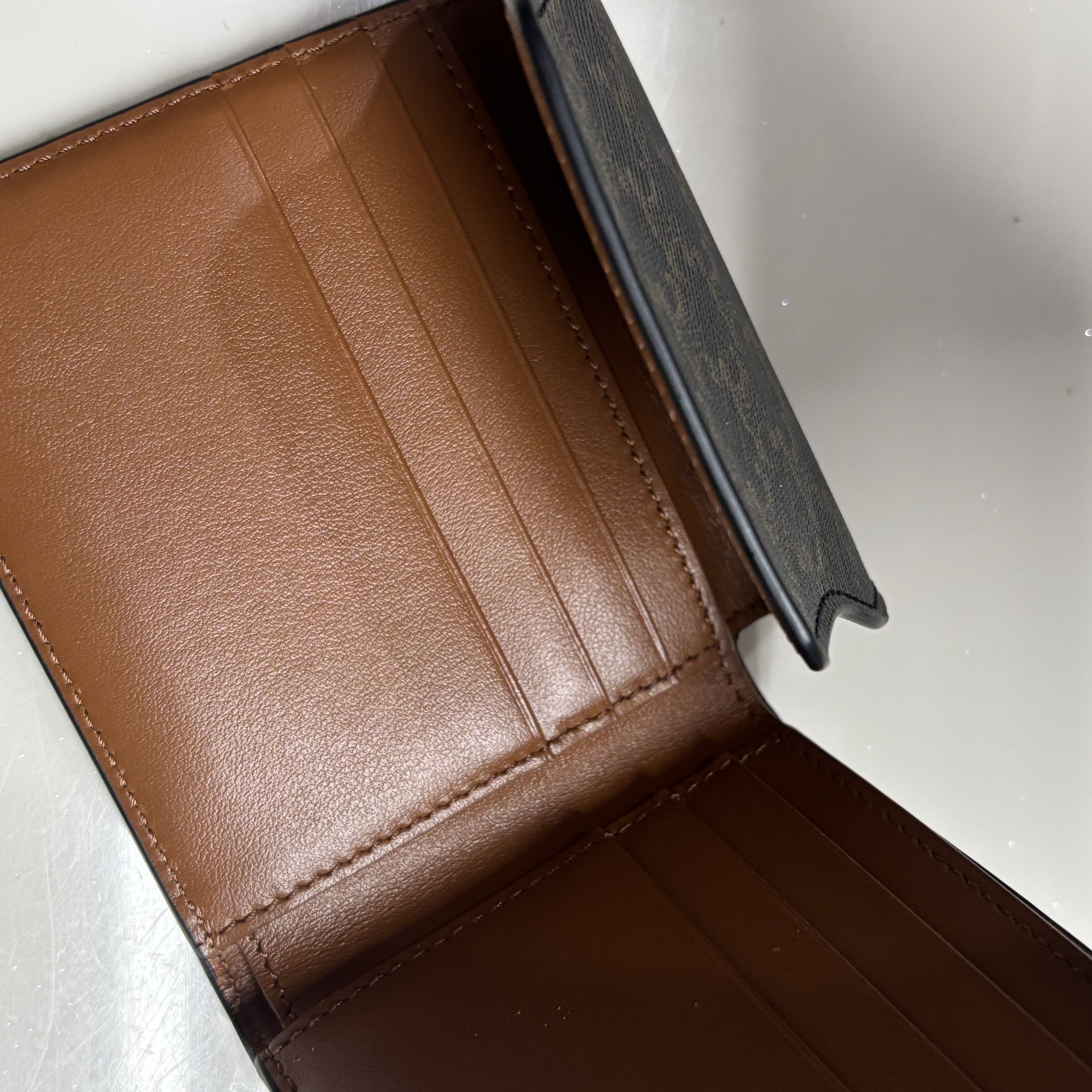 Celine Flap Origami Wallet in Triomphe Canvas and Lambskin Tan 착용 스타일 - 2