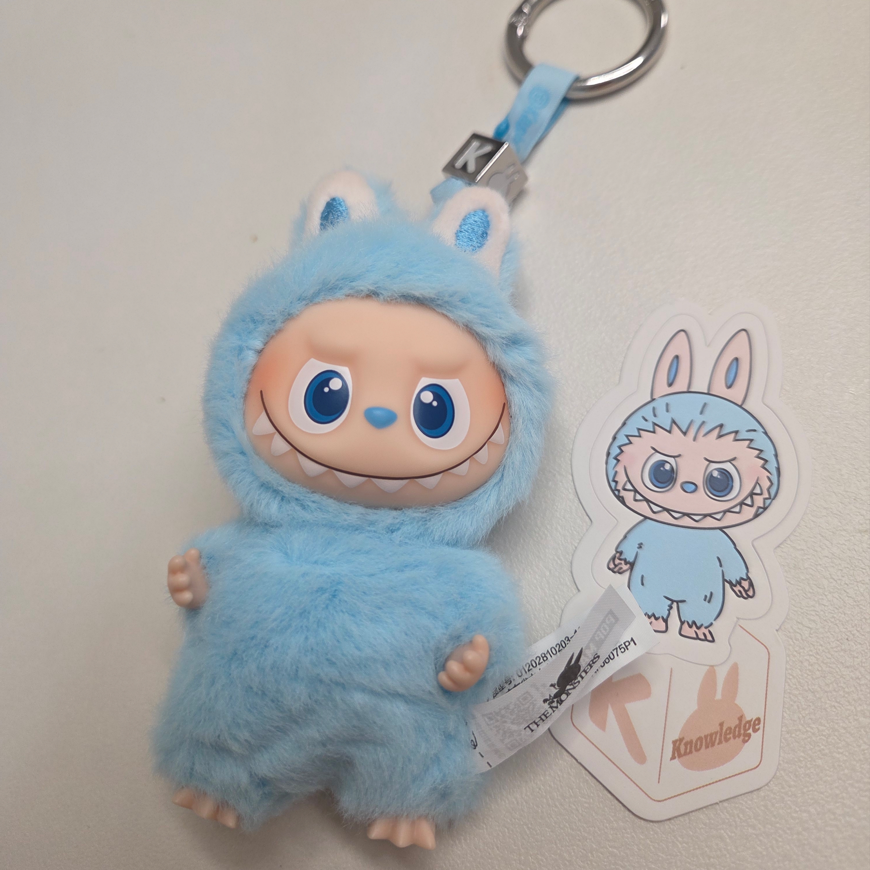 Pop Mart Labubu The Monsters Pin For Love Series Vinyl Plush Pendant Sealed Case (A-M) (1 Blind Box) 착용 스타일