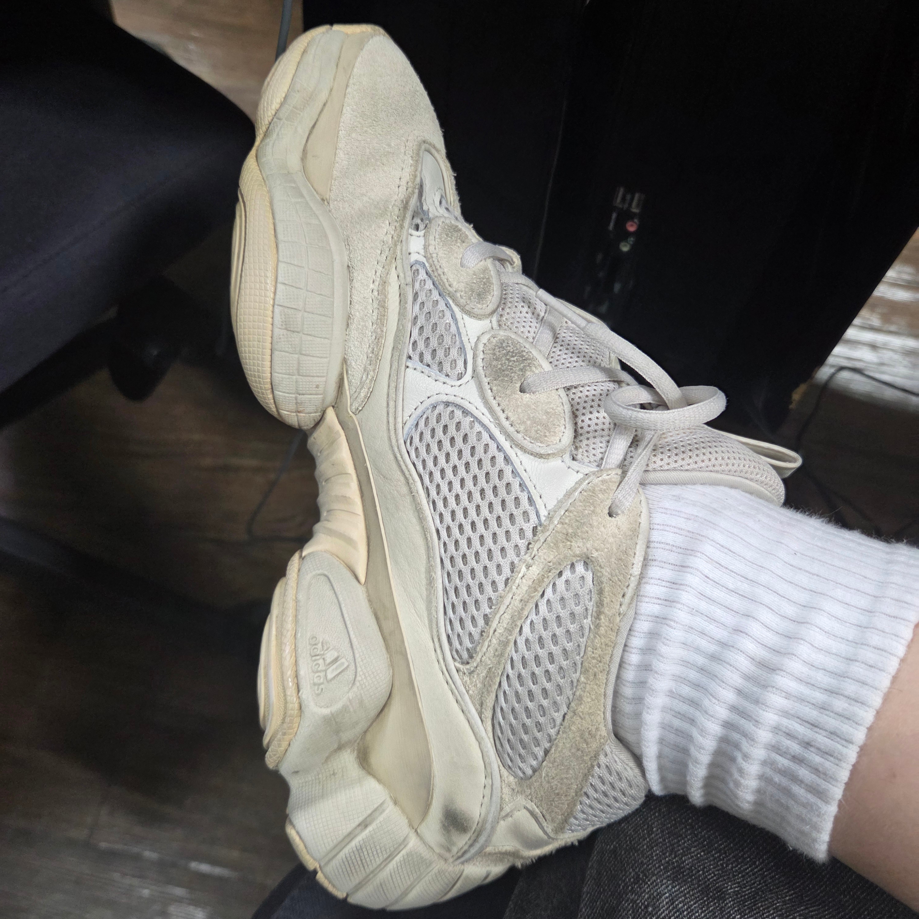 Adidas Yeezy 500 Blush 2022 착용 스타일