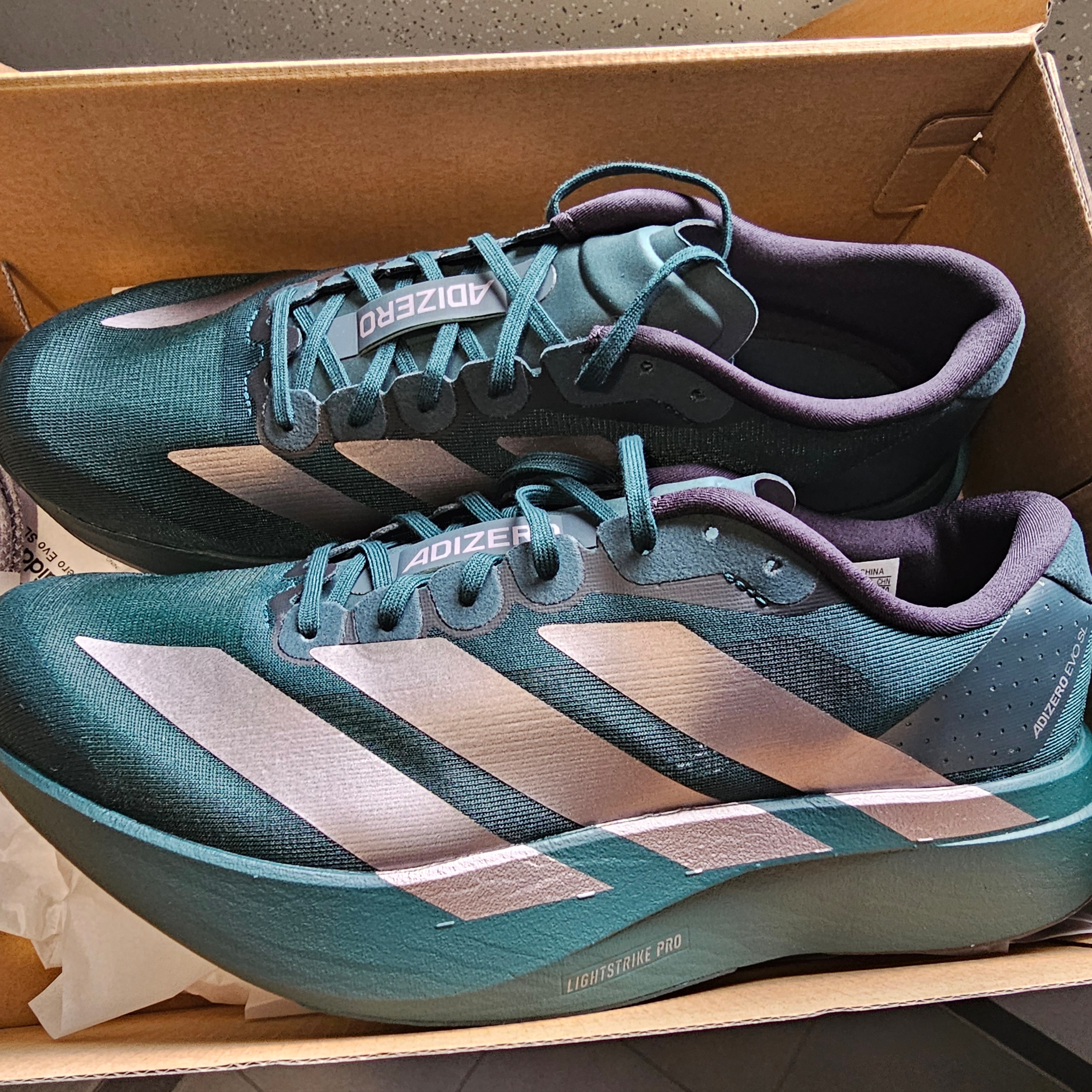 Adidas Adizero EVO SL Aurora Ivy Taupe Oxide 착용 스타일 - 2