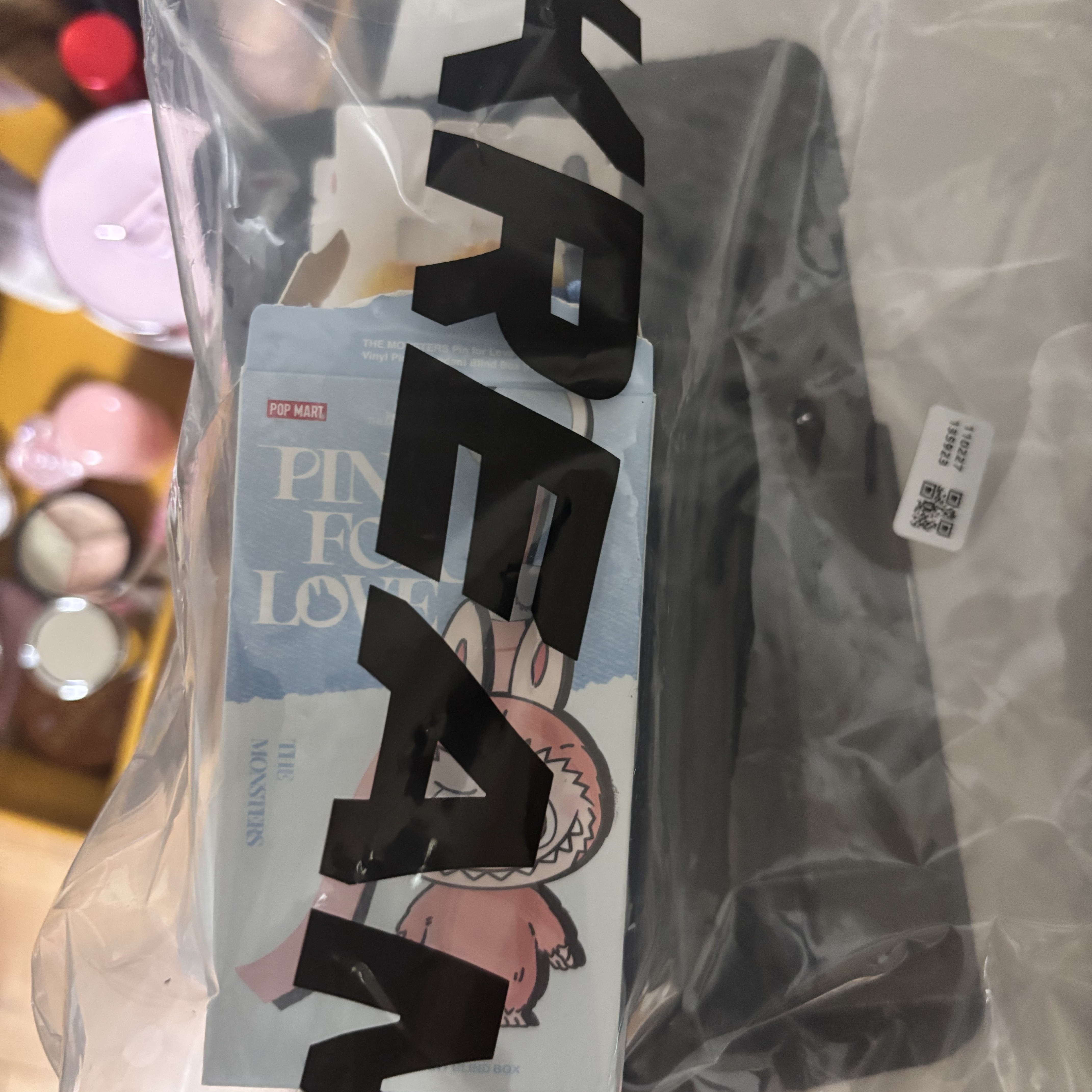 Pop Mart Labubu The Monsters Pin For Love Series Vinyl Plush Pendant (N-Z) Y (Opened Case) 착용 스타일