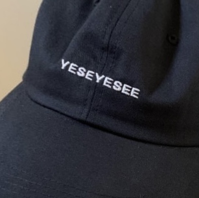 YESEYESEE Logo Cap Navy 착용 스타일