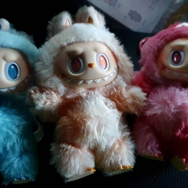 Pop Mart Labubu The Monsters Highlight Series Sealed Case (Bundle of 3/1 Blind Box) 착용 스타일