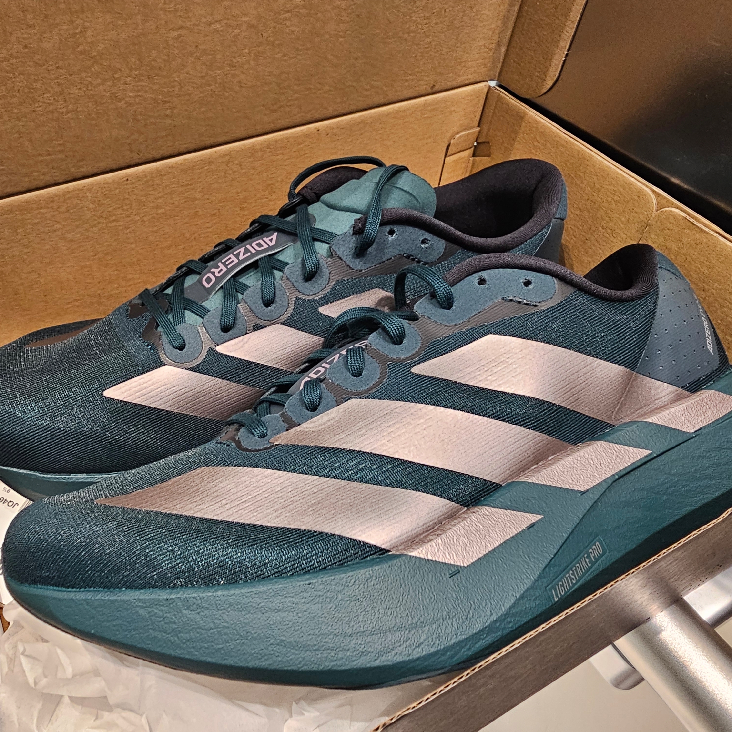 Adidas Adizero EVO SL Aurora Ivy Taupe Oxide 착용 스타일 - 1