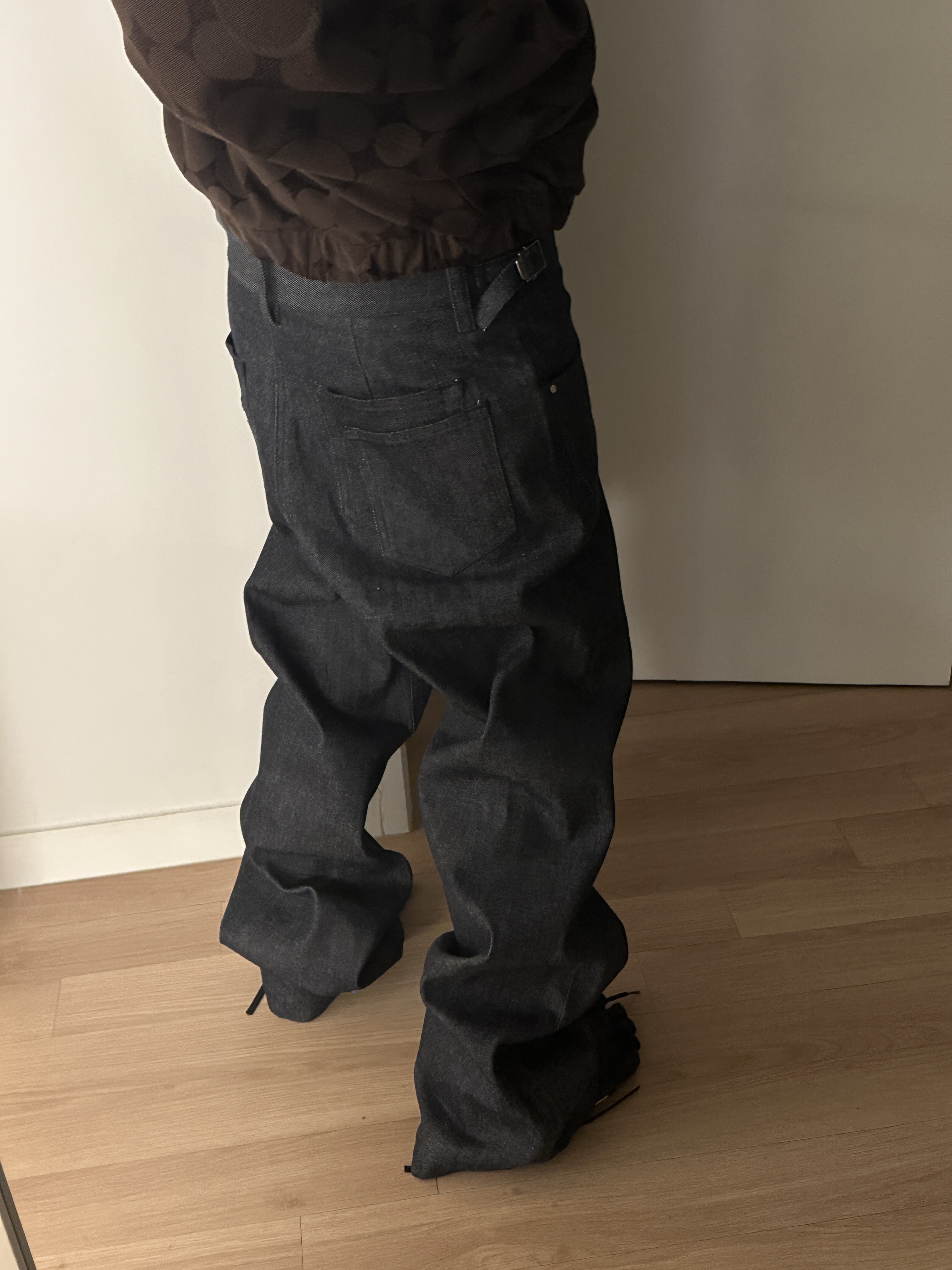 Nonnod Zen Zip Hoodie Brown Jacquard, Nonnod Zen Raw Selvedge Denim Pants Indigo 착용 스타일 - 5
