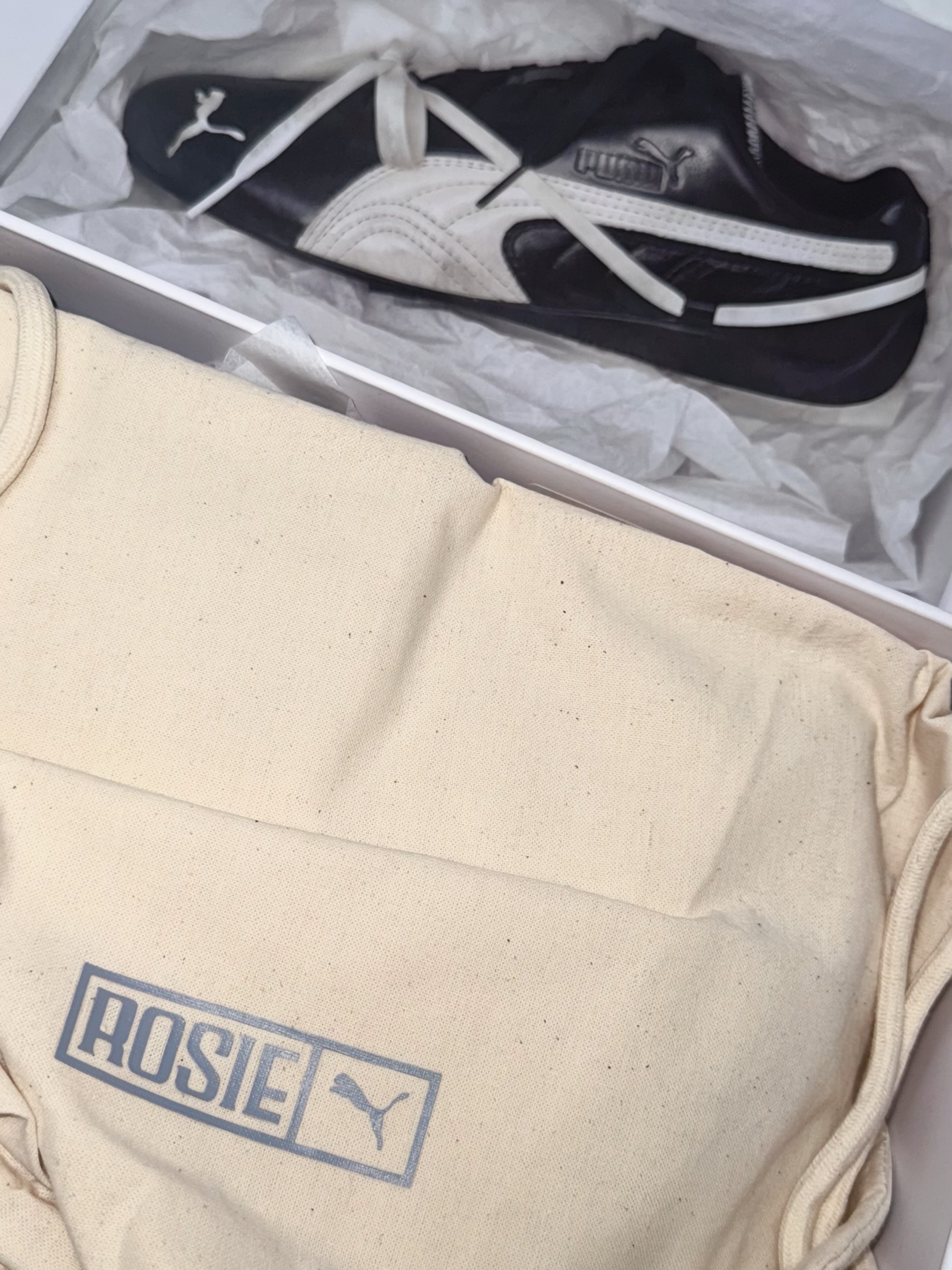 (W) Puma x Rosé Speedcat PRM Black Warm White 착용 스타일 - 2