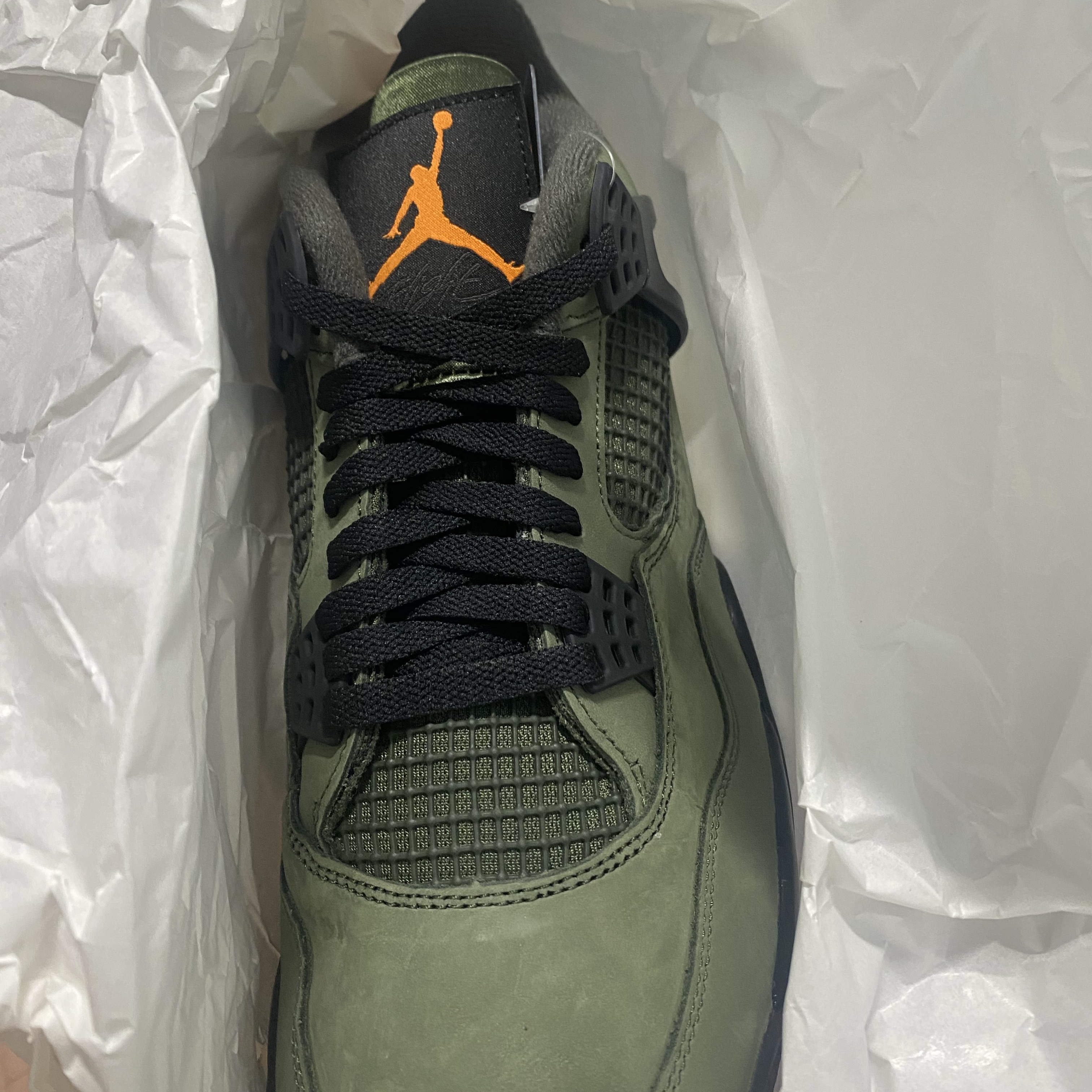 Jordan 4 x Undefeated Retro OG SP Deep Green and Clementine 착용 스타일