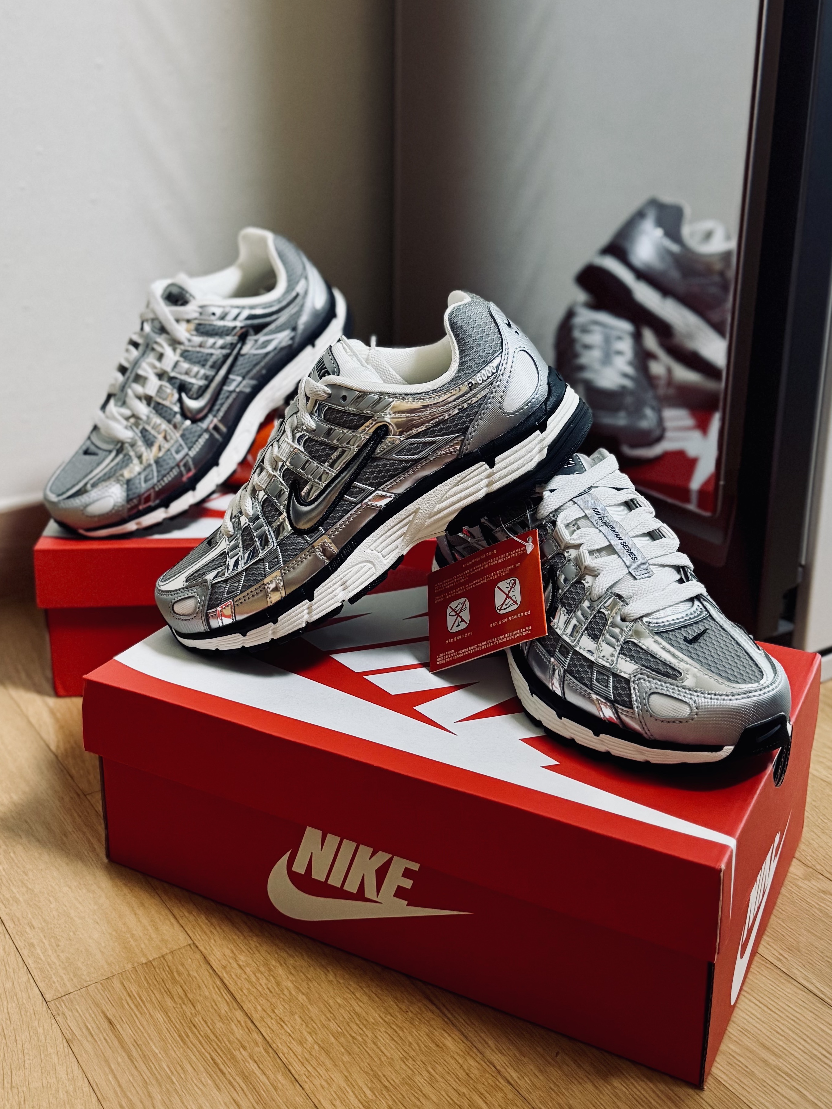 Nike P-6000 Metallic Silver 착용 스타일